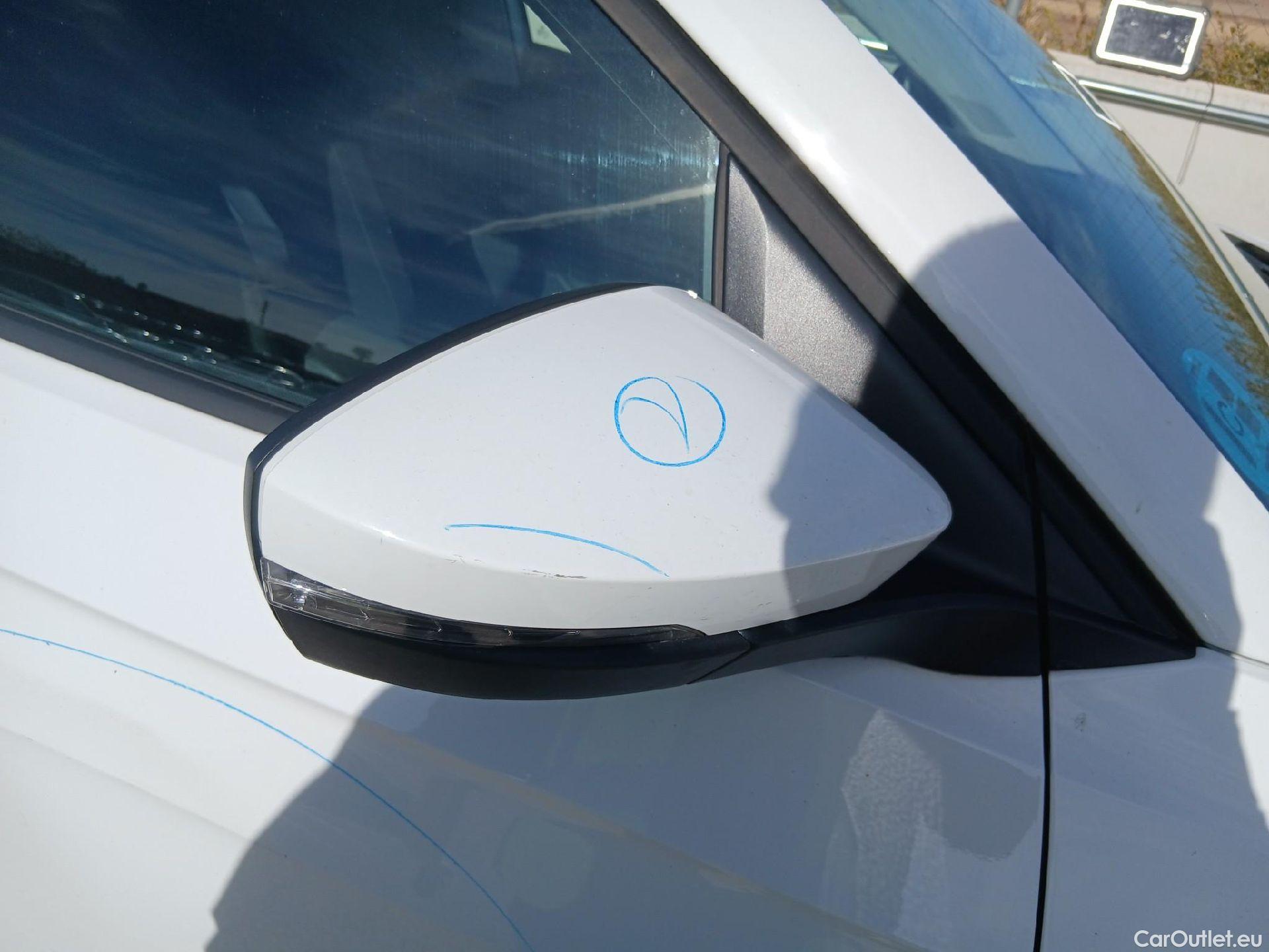  Volkswagen  T-CROSS VOLKSWAGEN  / 2018 / 5P / todoterreno Advance 1.0 TSI 81kW (110CV) DSG (AC3) #35