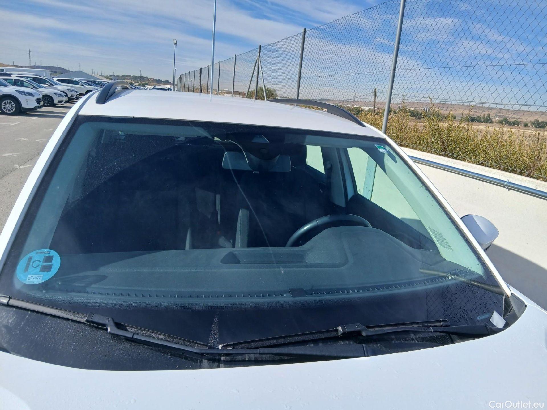  Volkswagen  T-CROSS VOLKSWAGEN  / 2018 / 5P / todoterreno Advance 1.0 TSI 81kW (110CV) DSG (AC3) #8