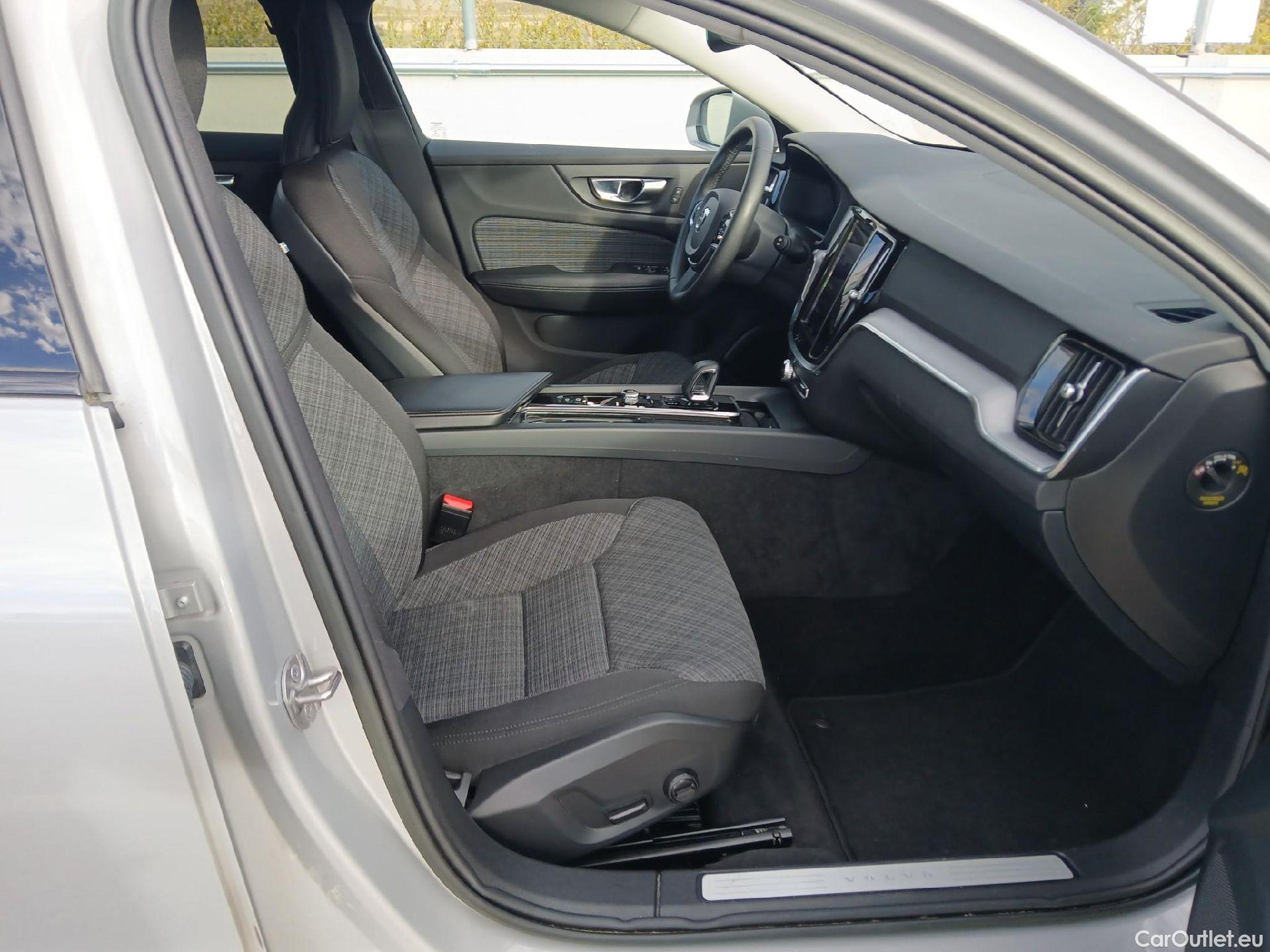 Volvo  V60 VOLVO  Cross Country / 2018 / 5P / familiar 2.0 B4 (D) AWD Cross Country Core Auto #6