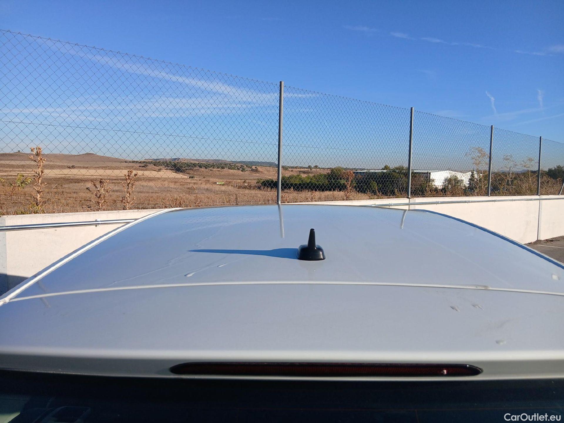 Volkswagen  Golf  VOLKSWAGEN / 2016 / 5P / berlina con portón Ready2Go 1.0 TSI 85kW (115CV) #9