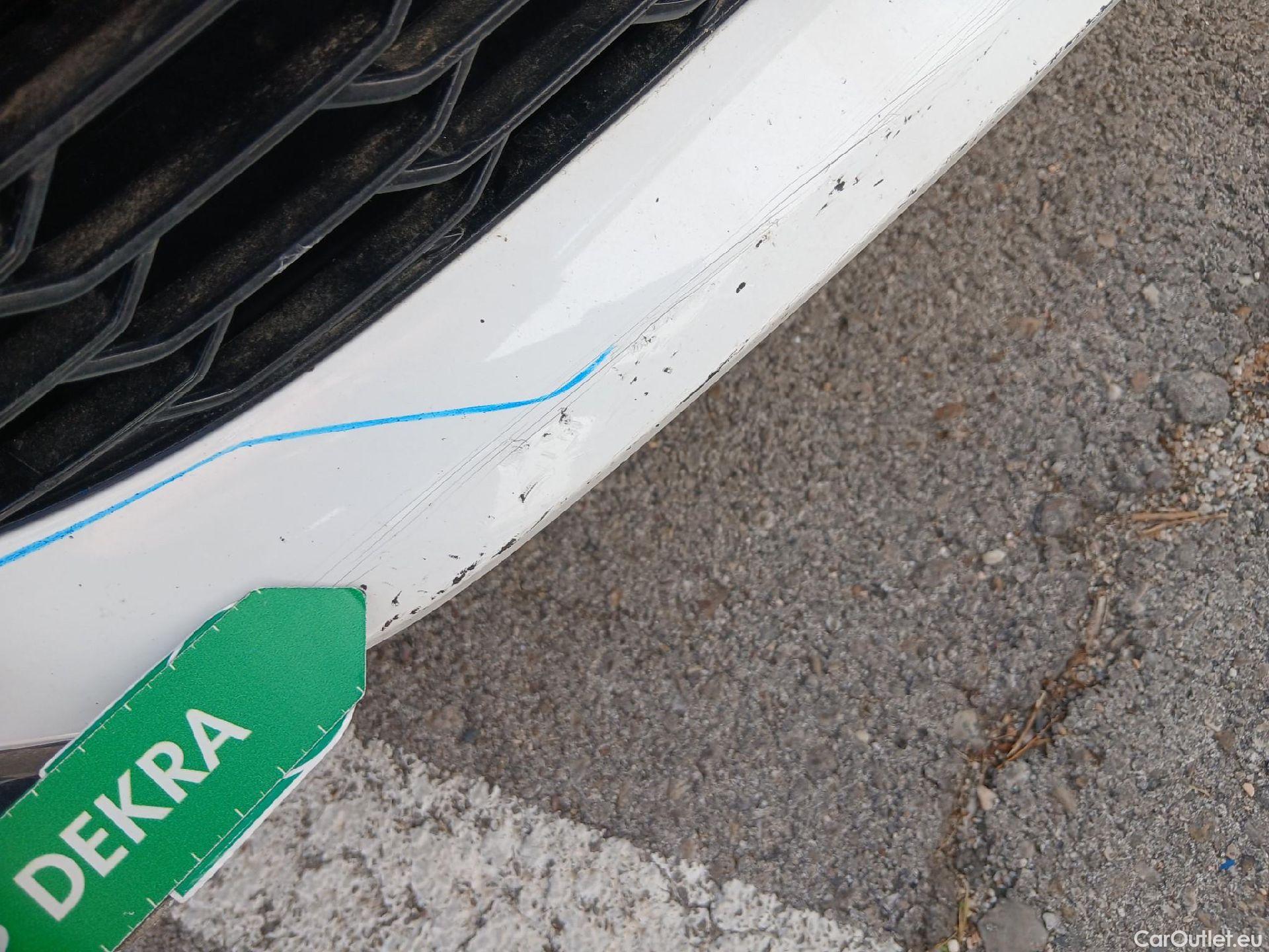 Toyota  Corolla TOYOTA  / 2020 / 5P / berlina con portón 1.8 125H STYLE E-CVT #21