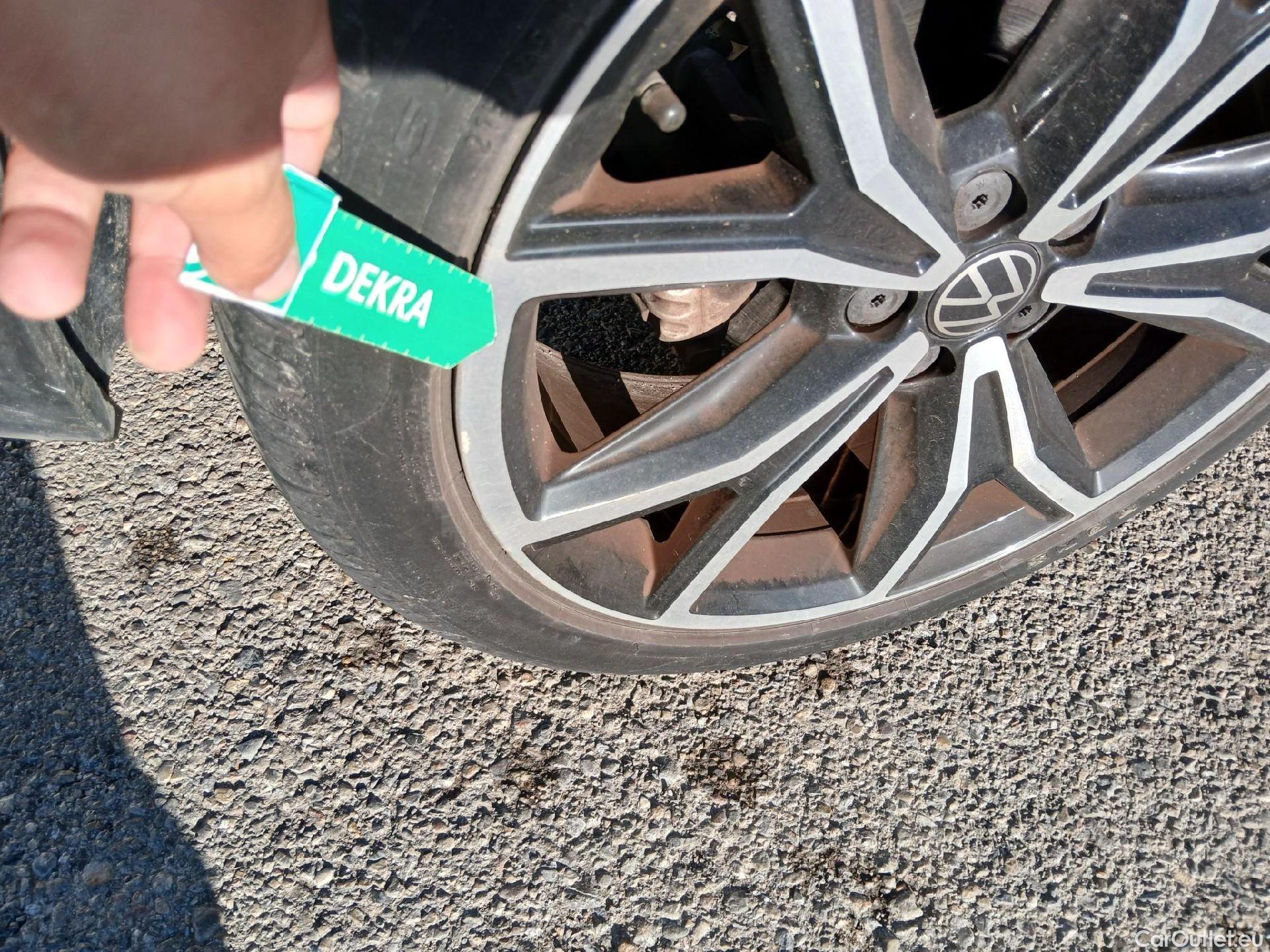  Volkswagen  T-CROSS VOLKSWAGEN  / 2018 / 5P / todoterreno Sport 1.0 TSI 81kW (110CV) #25