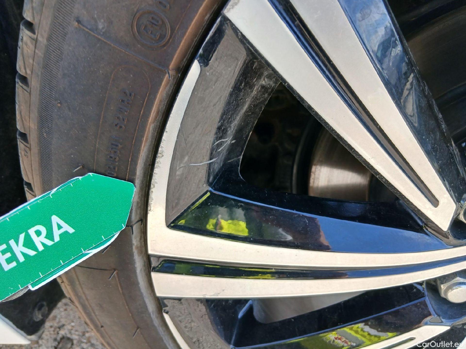 Toyota  Corolla TOYOTA  / 2020 / 5P / berlina con portón 1.8 125H STYLE E-CVT #5