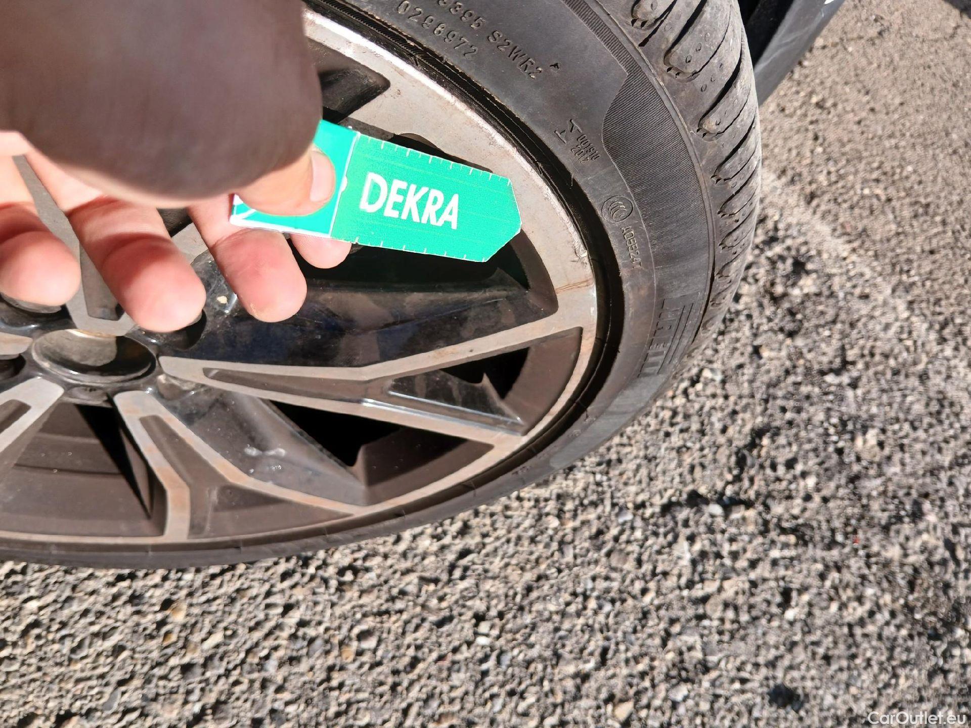  Volkswagen  T-CROSS VOLKSWAGEN  / 2018 / 5P / todoterreno Sport 1.0 TSI 81kW (110CV) #29