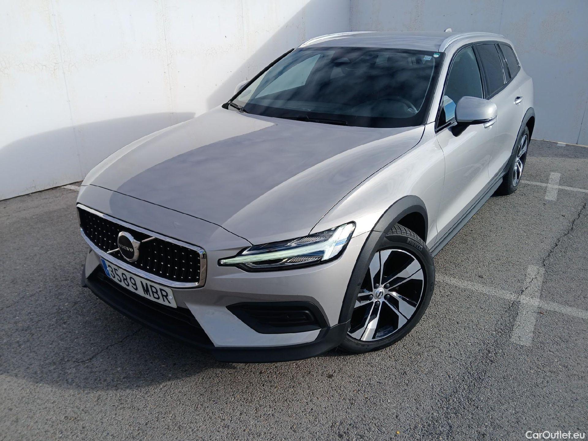 Volvo  V60 VOLVO  Cross Country / 2018 / 5P / familiar 2.0 B4 (D) AWD Cross Country Core Auto #1
