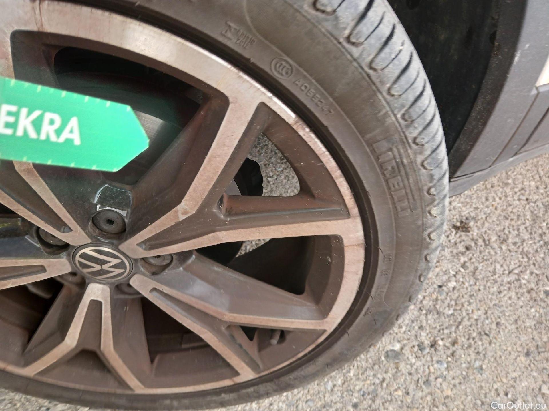  Volkswagen  T-CROSS VOLKSWAGEN  / 2018 / 5P / todoterreno Sport 1.0 TSI 81kW (110CV) #10