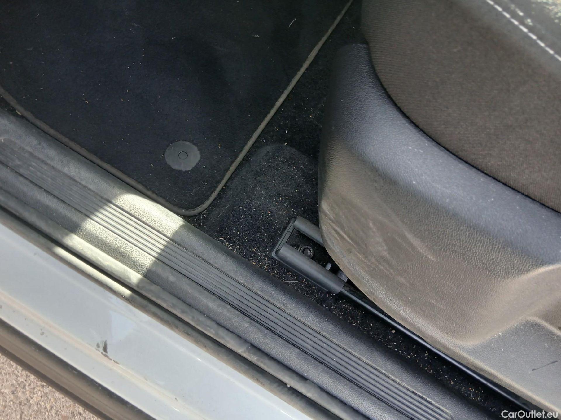  Volkswagen  T-CROSS VOLKSWAGEN  / 2018 / 5P / todoterreno Advance 1.0 TSI 81kW (110CV) DSG (AC3) #2