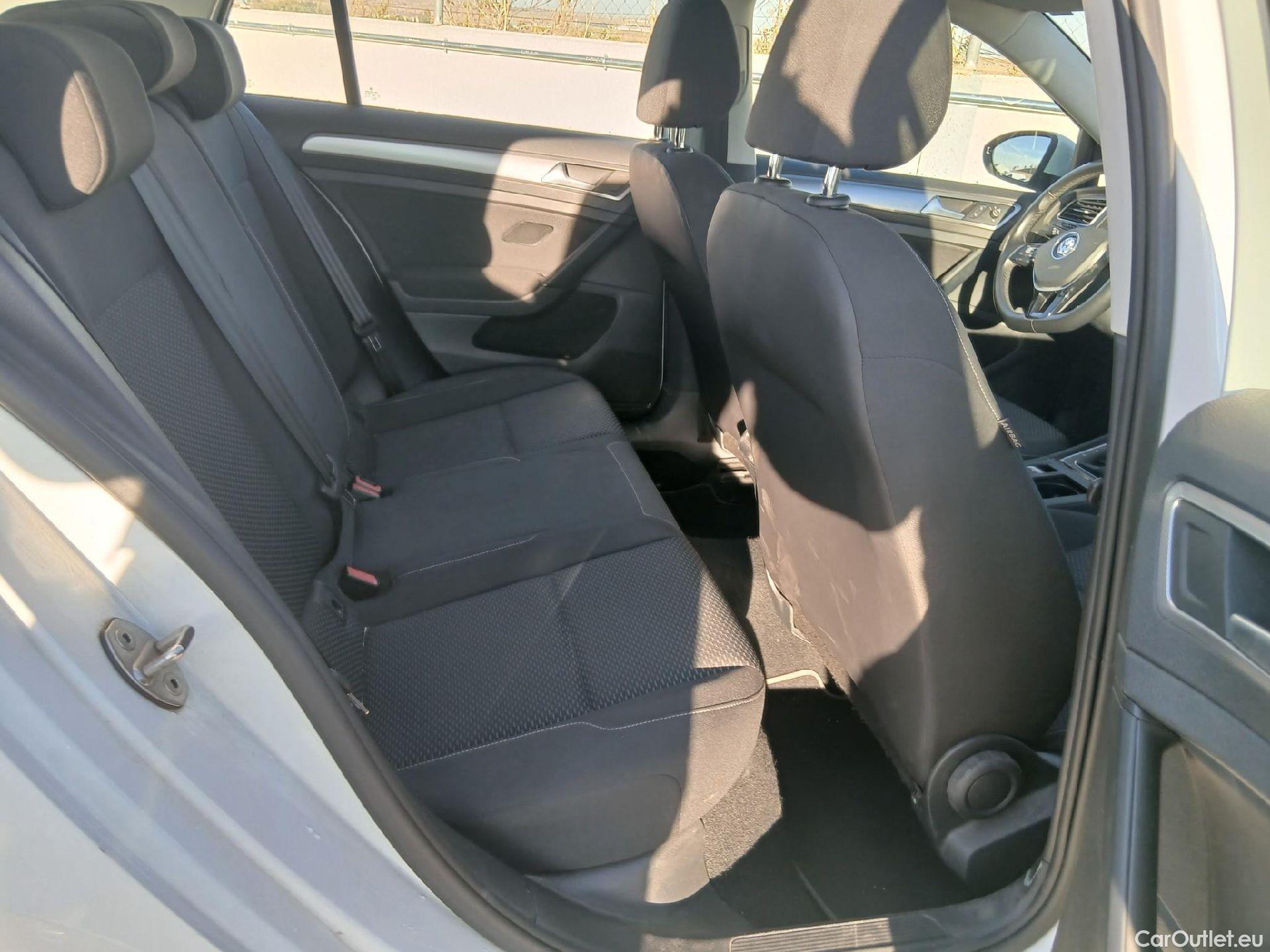 Volkswagen  Golf  VOLKSWAGEN / 2016 / 5P / berlina con portón Ready2Go 1.0 TSI 85kW (115CV) #7