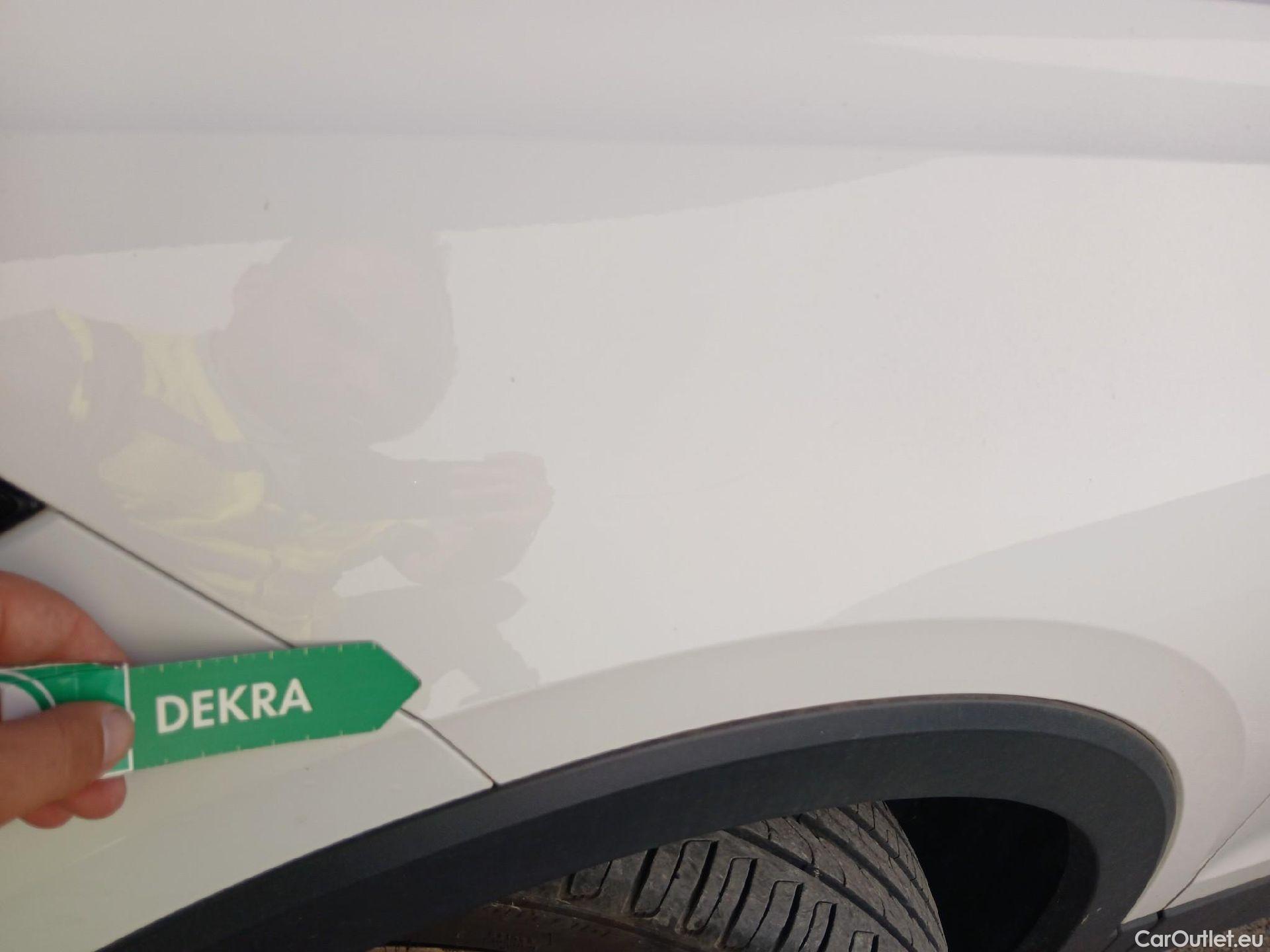  Volkswagen  T-CROSS VOLKSWAGEN  / 2018 / 5P / todoterreno Sport 1.0 TSI 81kW (110CV) #9