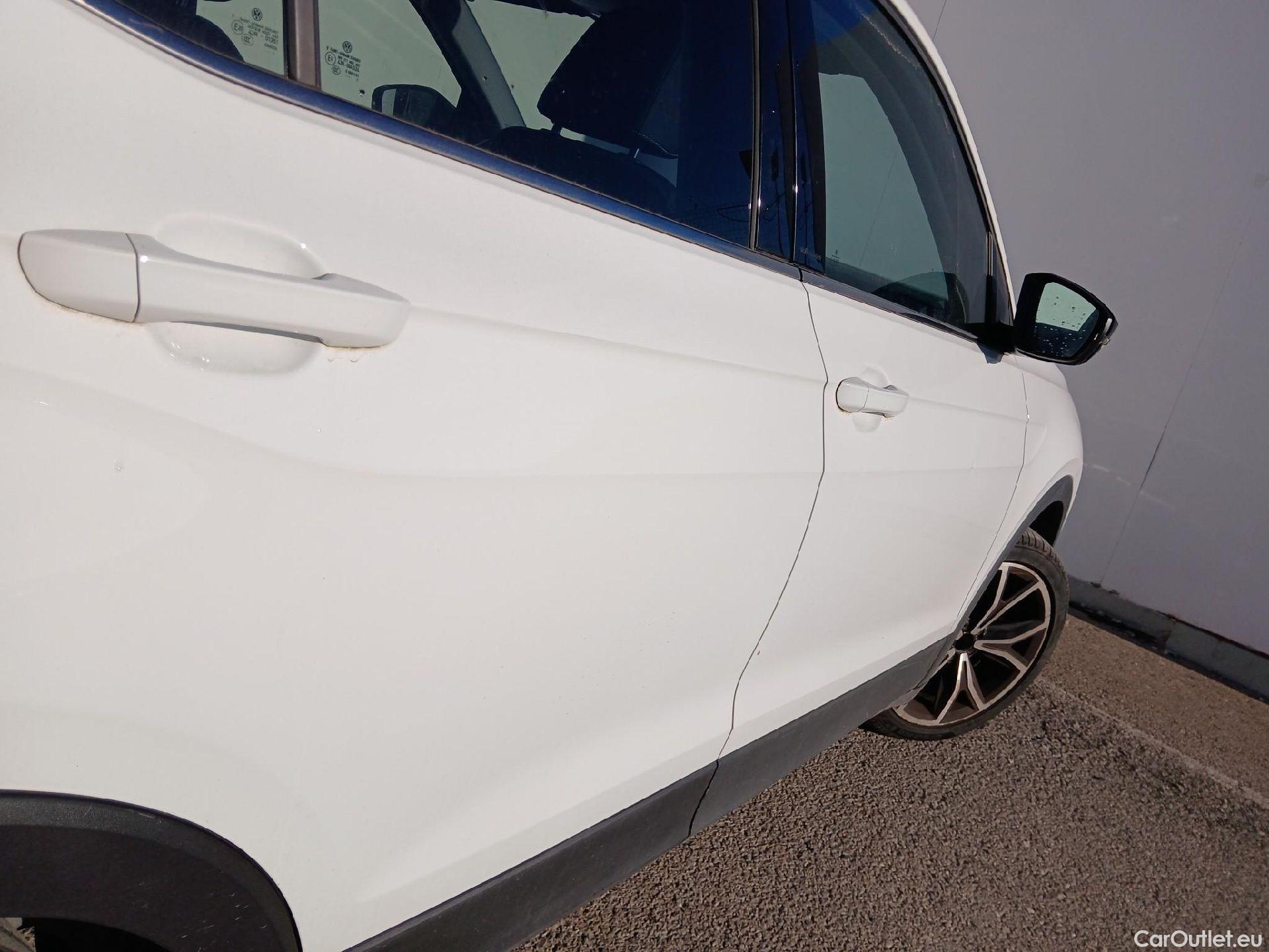  Volkswagen  T-CROSS VOLKSWAGEN  / 2018 / 5P / todoterreno Sport 1.0 TSI 81kW (110CV) #26