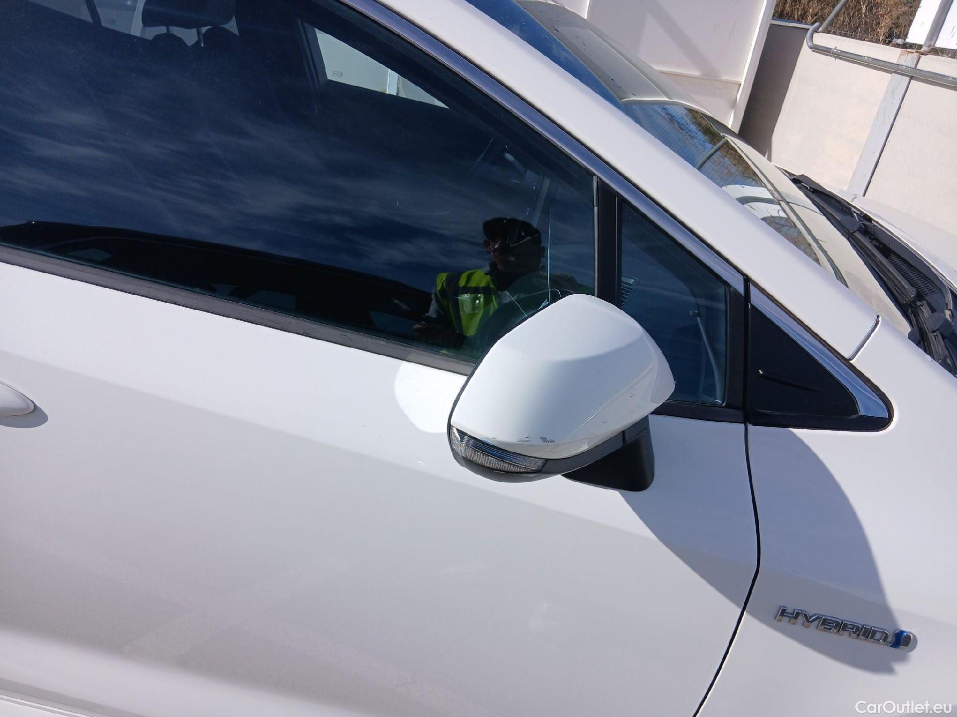 Toyota  Corolla TOYOTA  / 2020 / 5P / berlina con portón 1.8 125H STYLE E-CVT #41