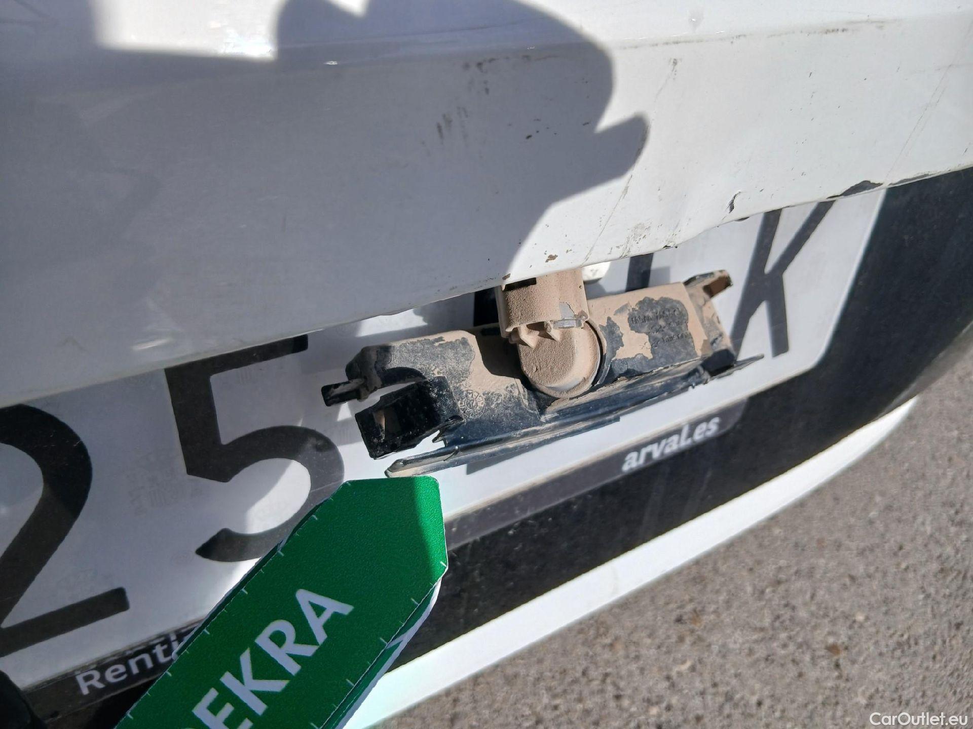 Toyota  Corolla TOYOTA  / 2020 / 5P / berlina con portón 1.8 125H STYLE E-CVT #29