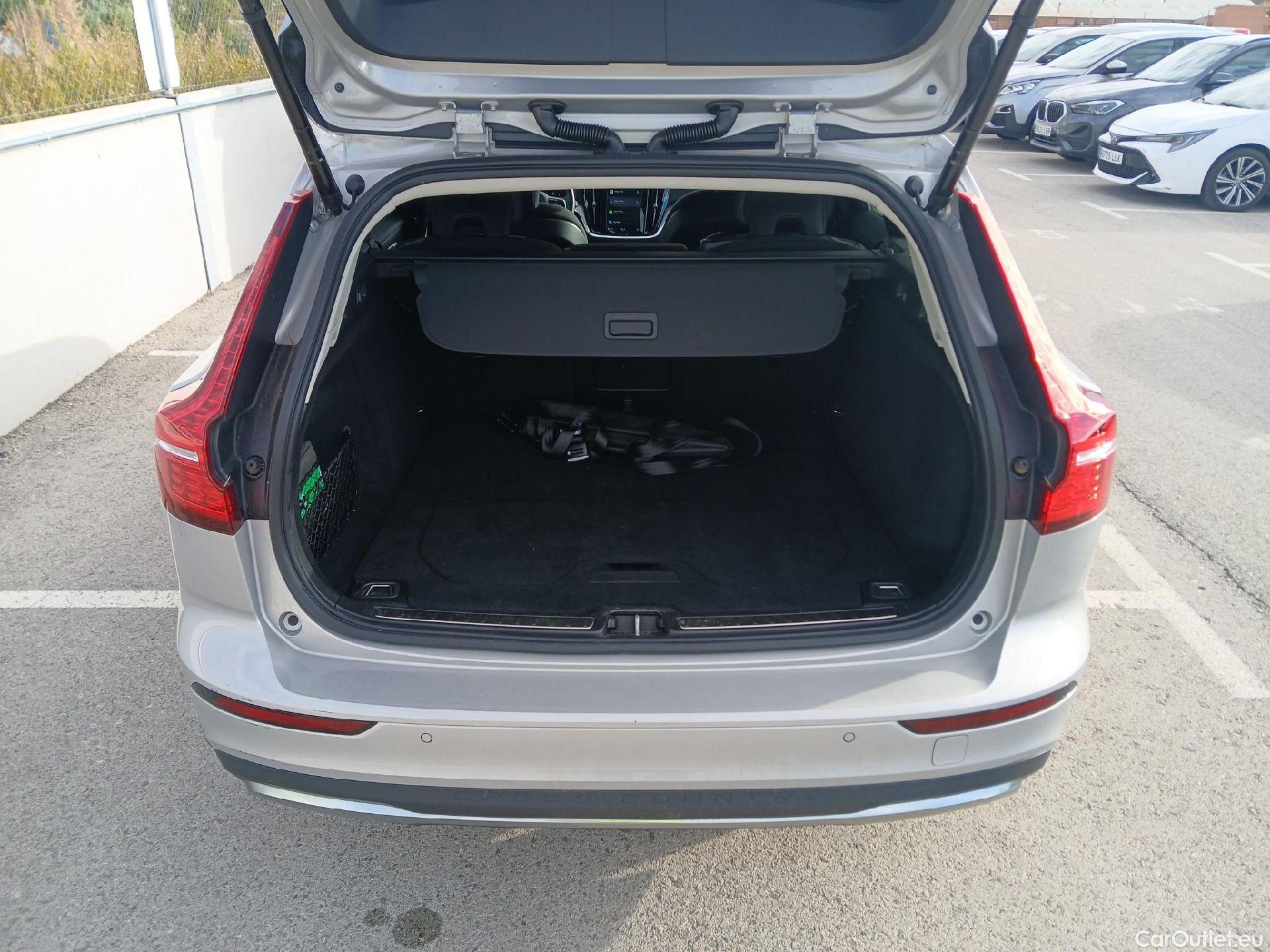 Volvo  V60 VOLVO  Cross Country / 2018 / 5P / familiar 2.0 B4 (D) AWD Cross Country Core Auto #8