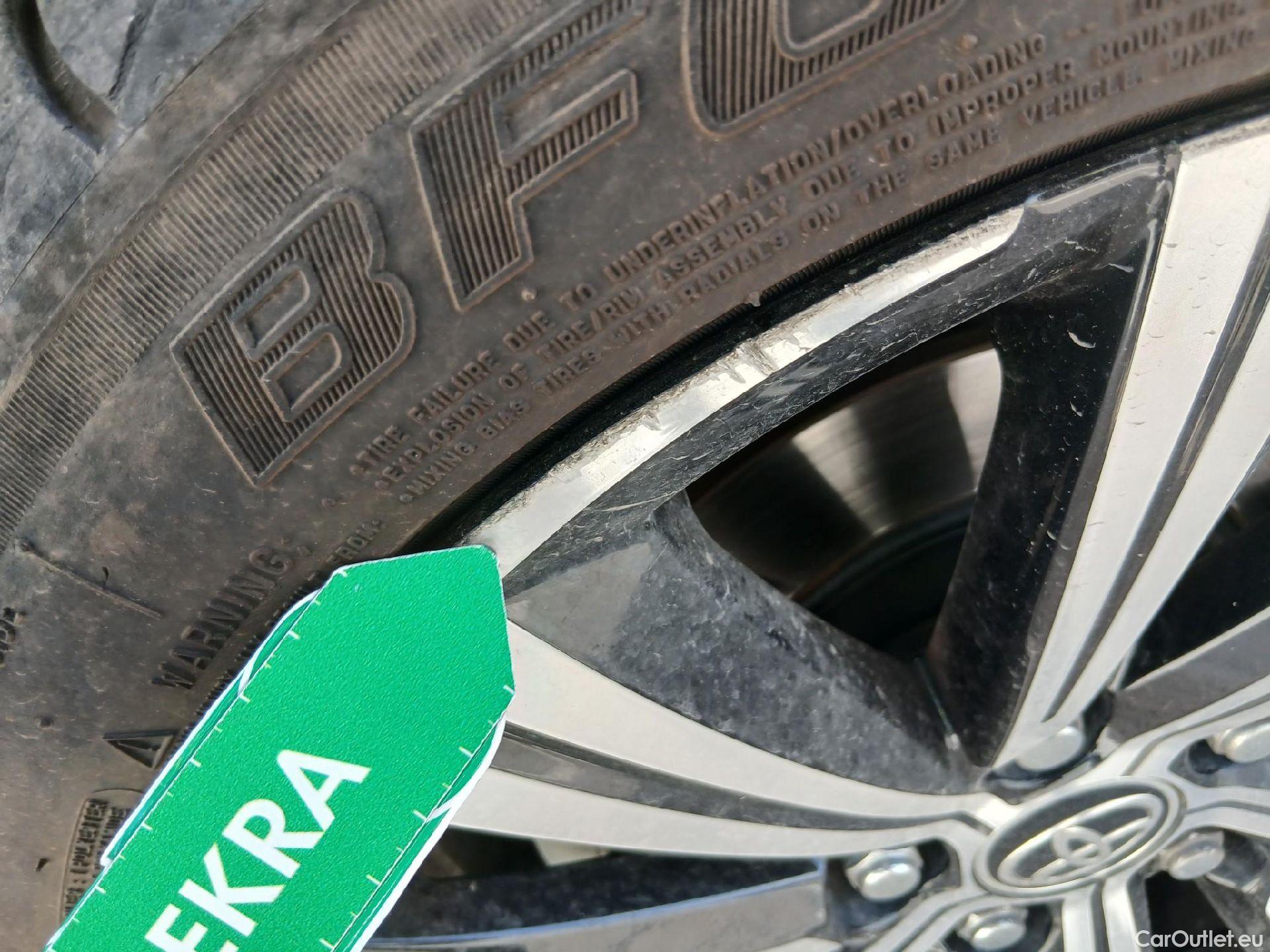 Toyota  Corolla TOYOTA  / 2020 / 5P / berlina con portón 1.8 125H STYLE E-CVT #3