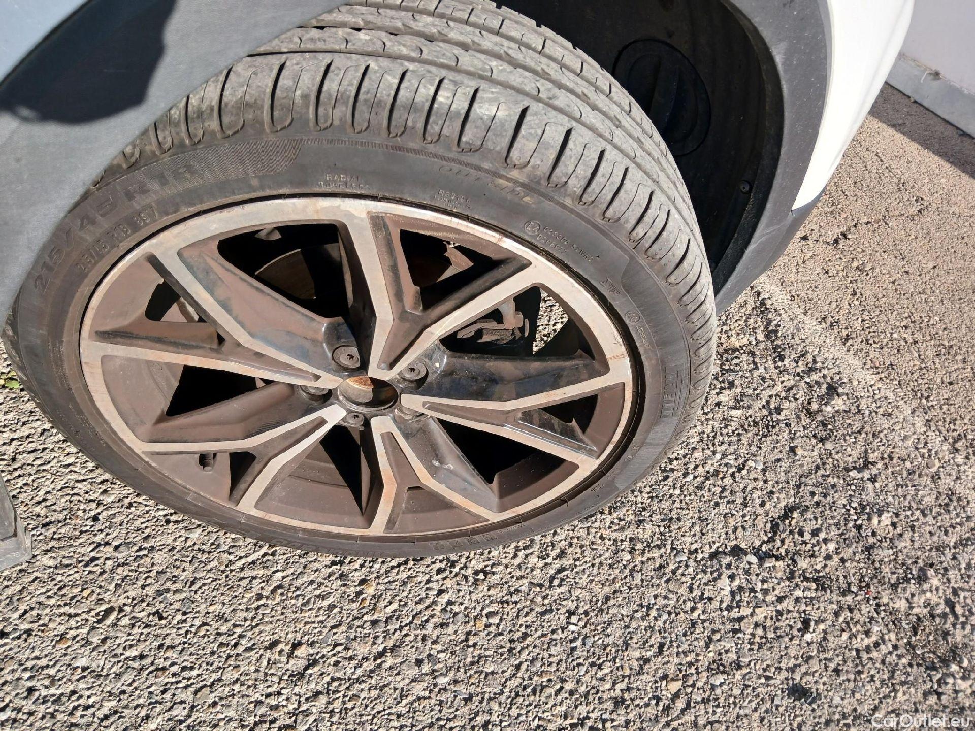  Volkswagen  T-CROSS VOLKSWAGEN  / 2018 / 5P / todoterreno Sport 1.0 TSI 81kW (110CV) #30