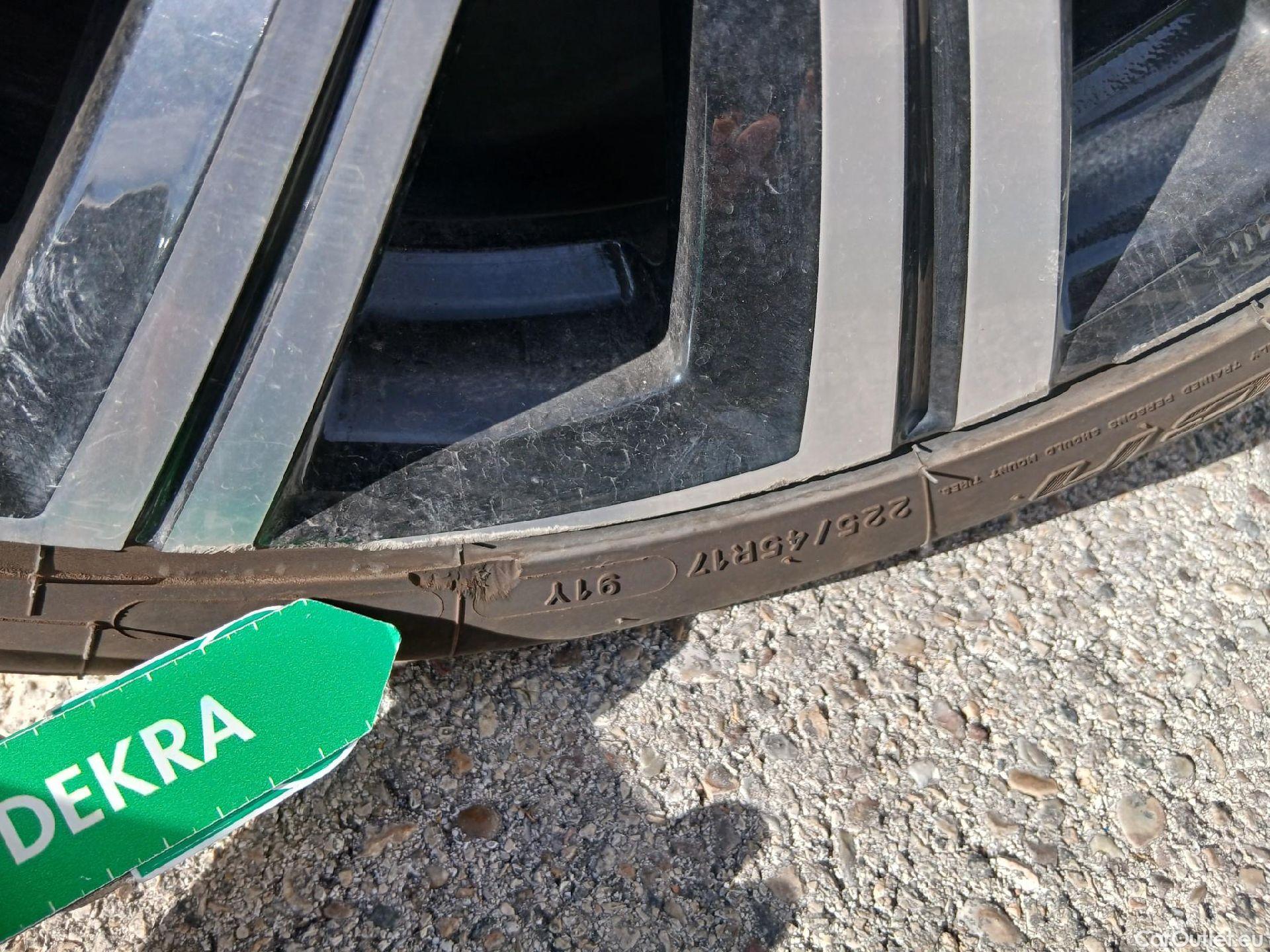 Toyota  Corolla TOYOTA  / 2020 / 5P / berlina con portón 1.8 125H STYLE E-CVT #14