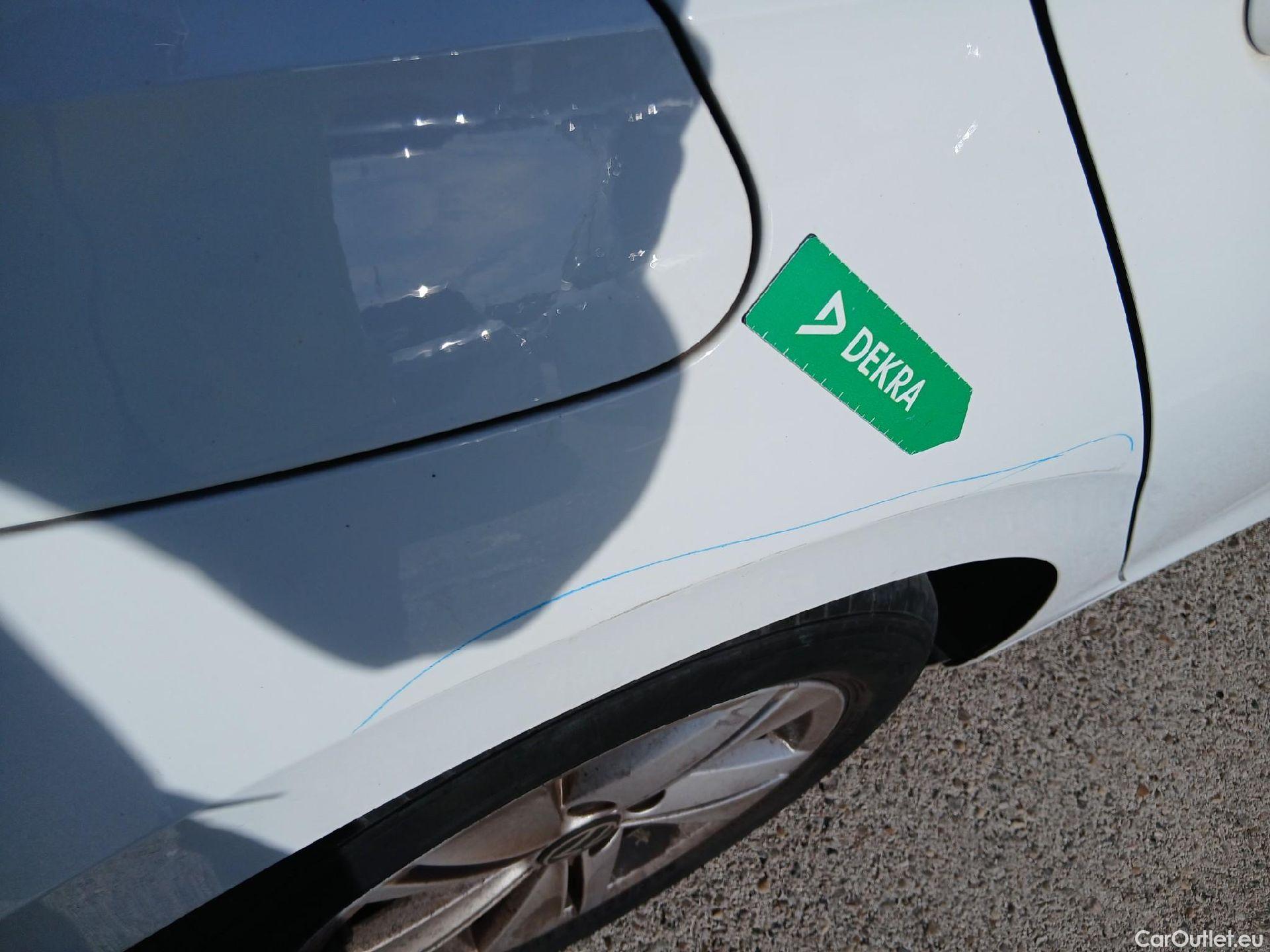 Volkswagen  Golf  VOLKSWAGEN / 2020 / 5P / berlina con portón 2.0 TDI 85kW (115CV) #17