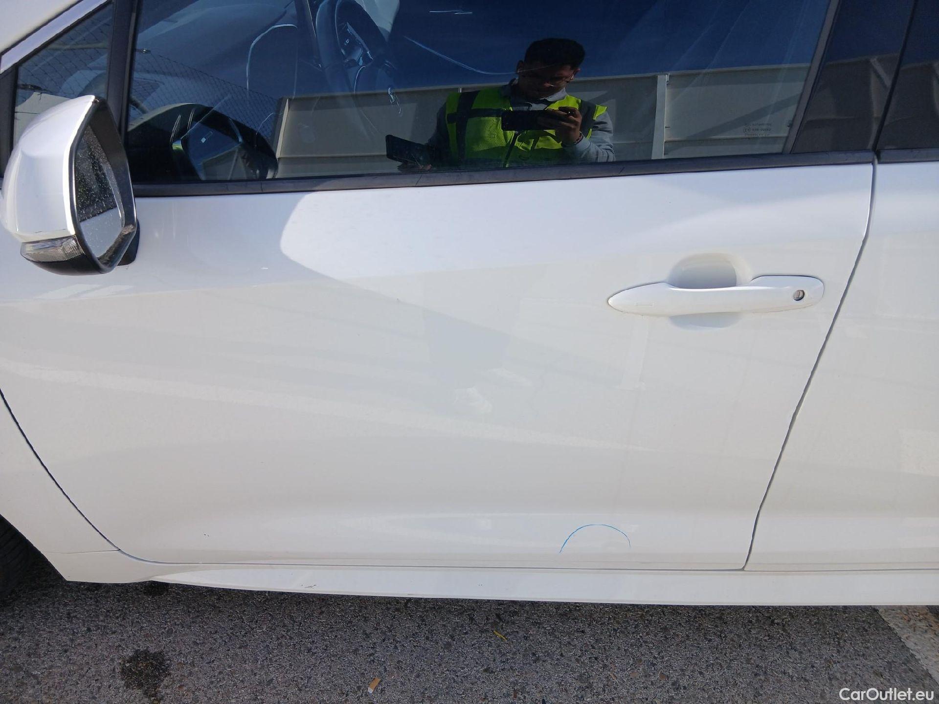 Toyota  Corolla TOYOTA  / 2020 / 5P / berlina con portón 1.8 125H STYLE E-CVT #25