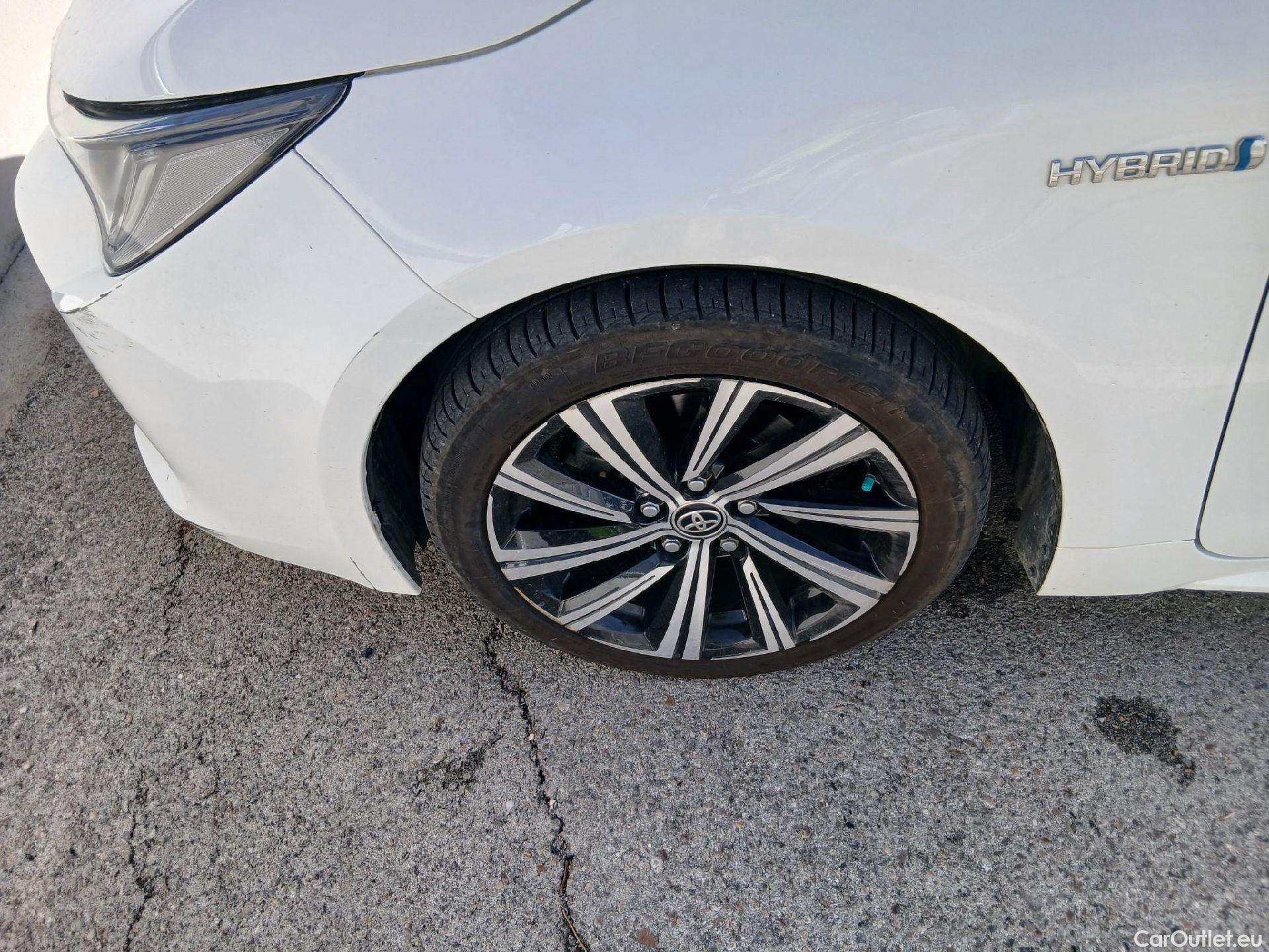 Toyota  Corolla TOYOTA  / 2020 / 5P / berlina con portón 1.8 125H STYLE E-CVT #4