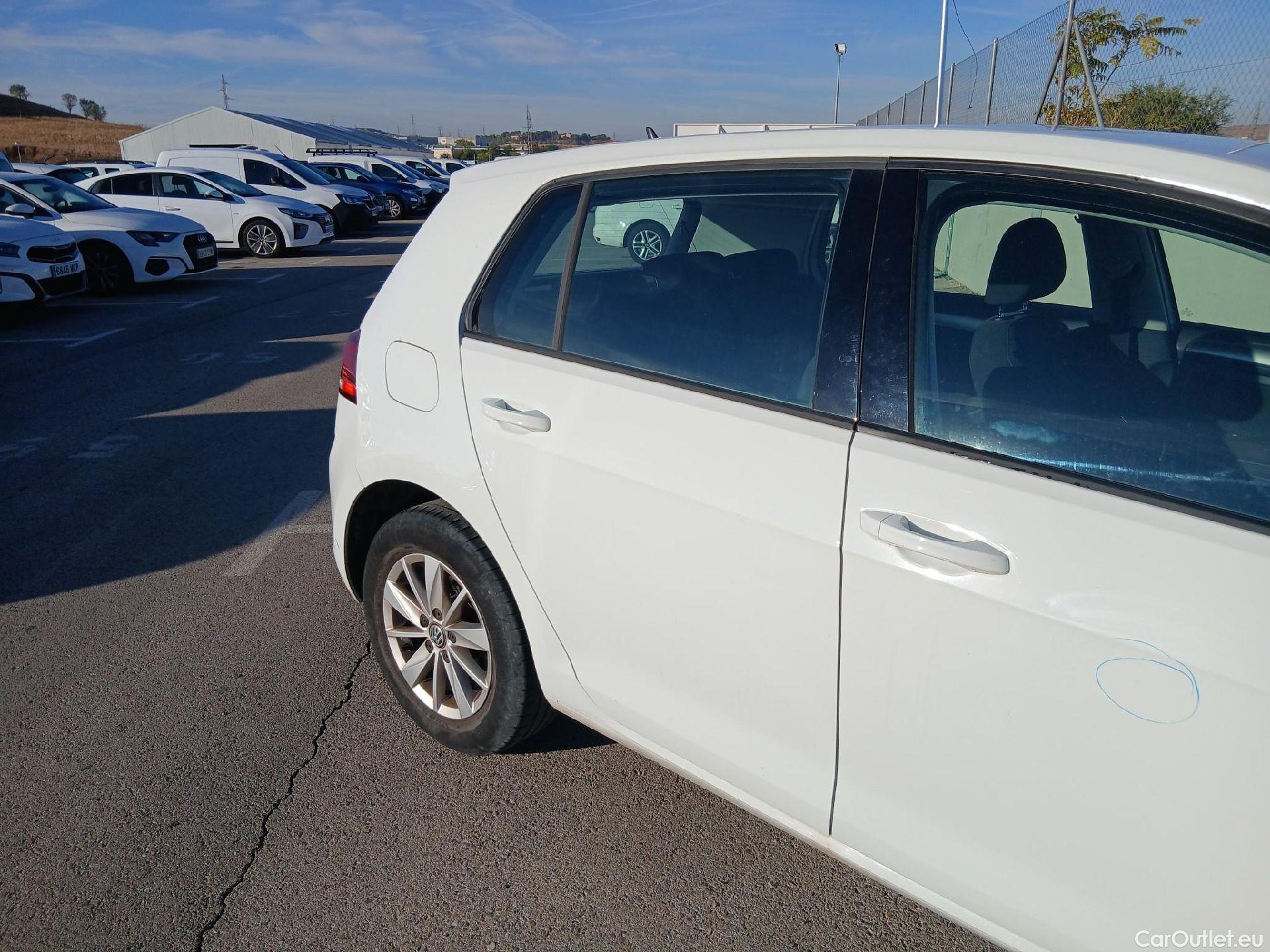 Volkswagen  Golf  VOLKSWAGEN / 2016 / 5P / berlina con portón Ready2Go 1.0 TSI 85kW (115CV) #28