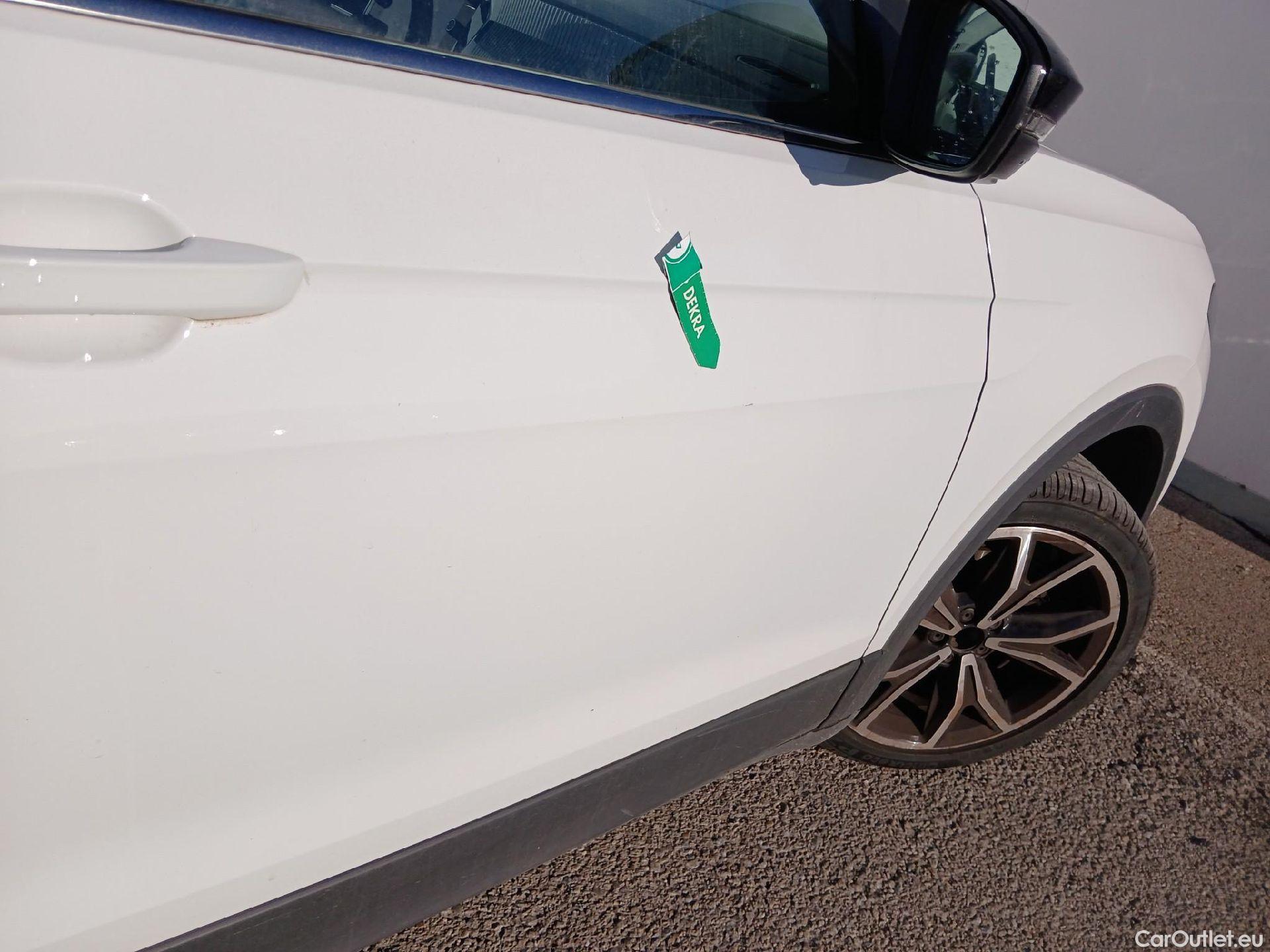  Volkswagen  T-CROSS VOLKSWAGEN  / 2018 / 5P / todoterreno Sport 1.0 TSI 81kW (110CV) #28