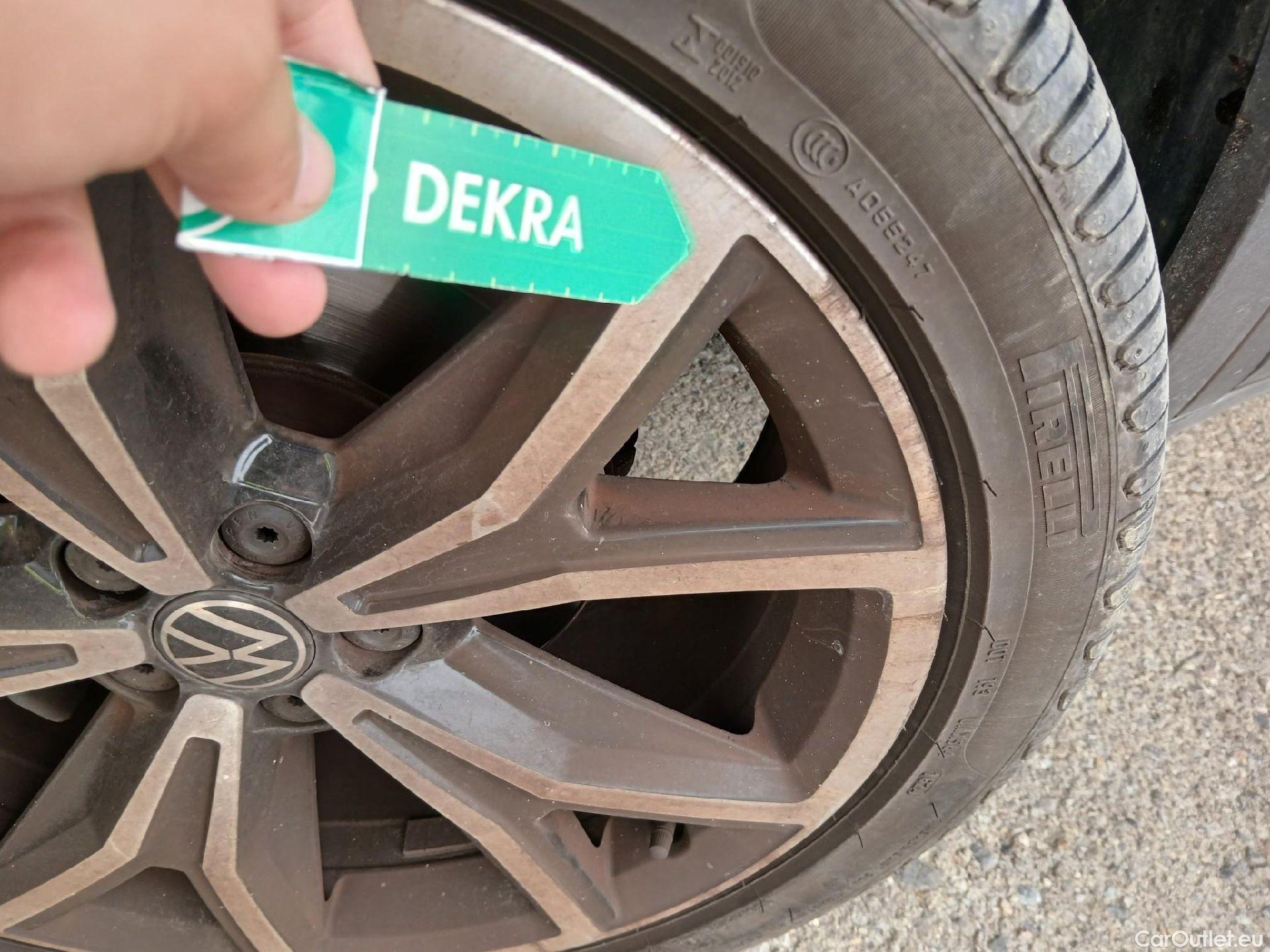  Volkswagen  T-CROSS VOLKSWAGEN  / 2018 / 5P / todoterreno Sport 1.0 TSI 81kW (110CV) #12