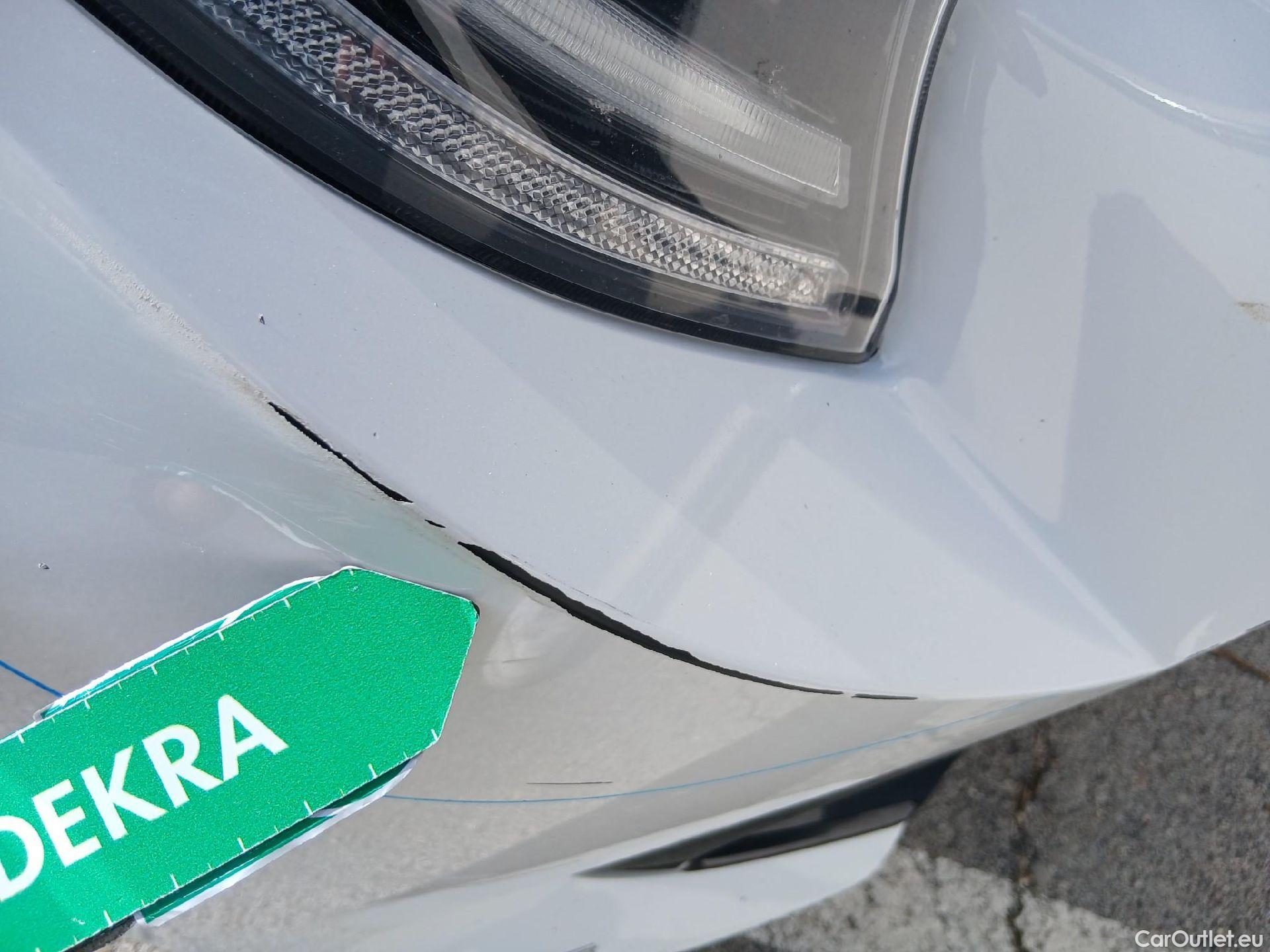 Toyota  Corolla TOYOTA  / 2020 / 5P / berlina con portón 1.8 125H STYLE E-CVT #17