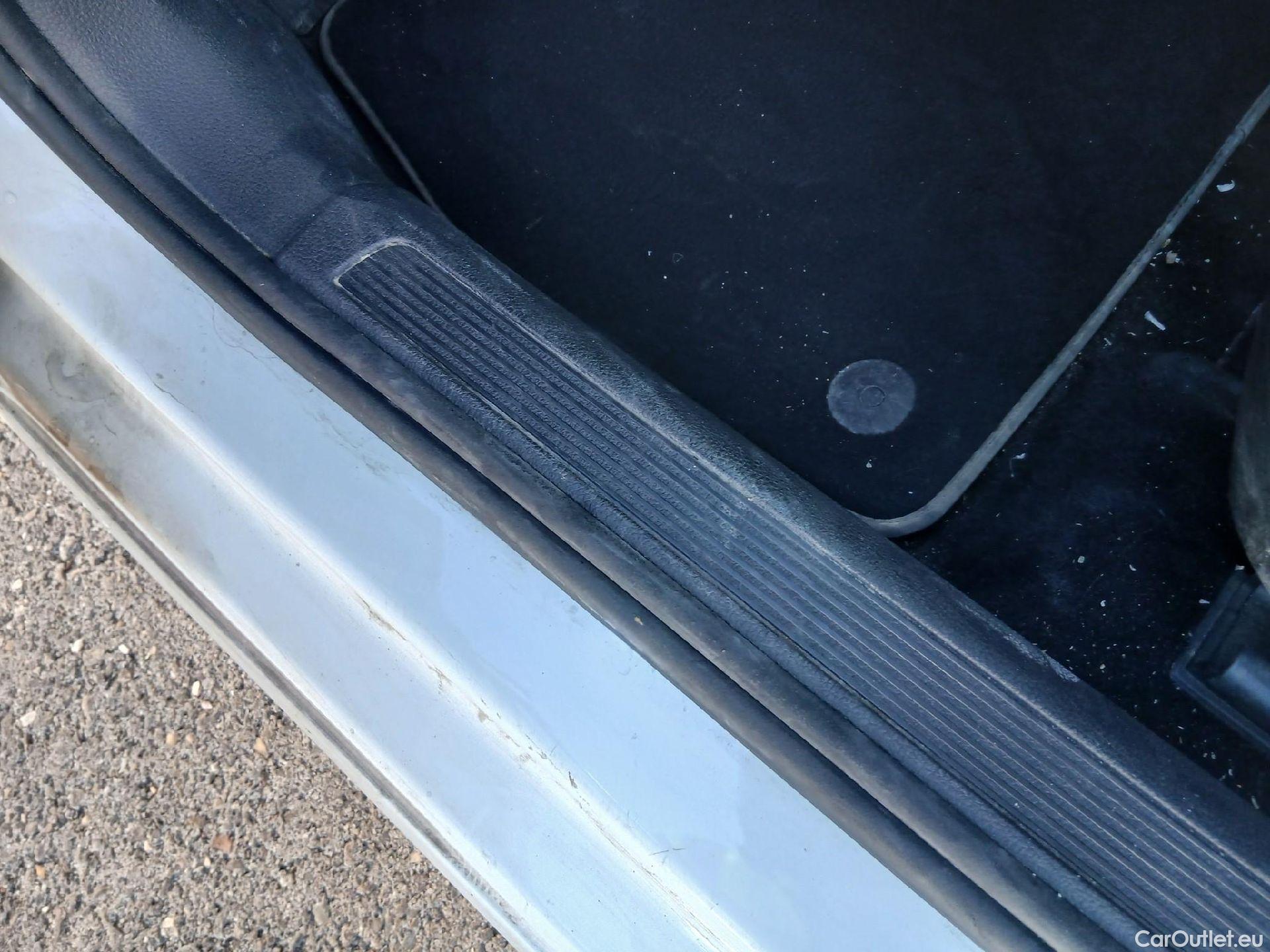 Volkswagen  Golf  VOLKSWAGEN / 2016 / 5P / berlina con portón Ready2Go 1.0 TSI 85kW (115CV) #3