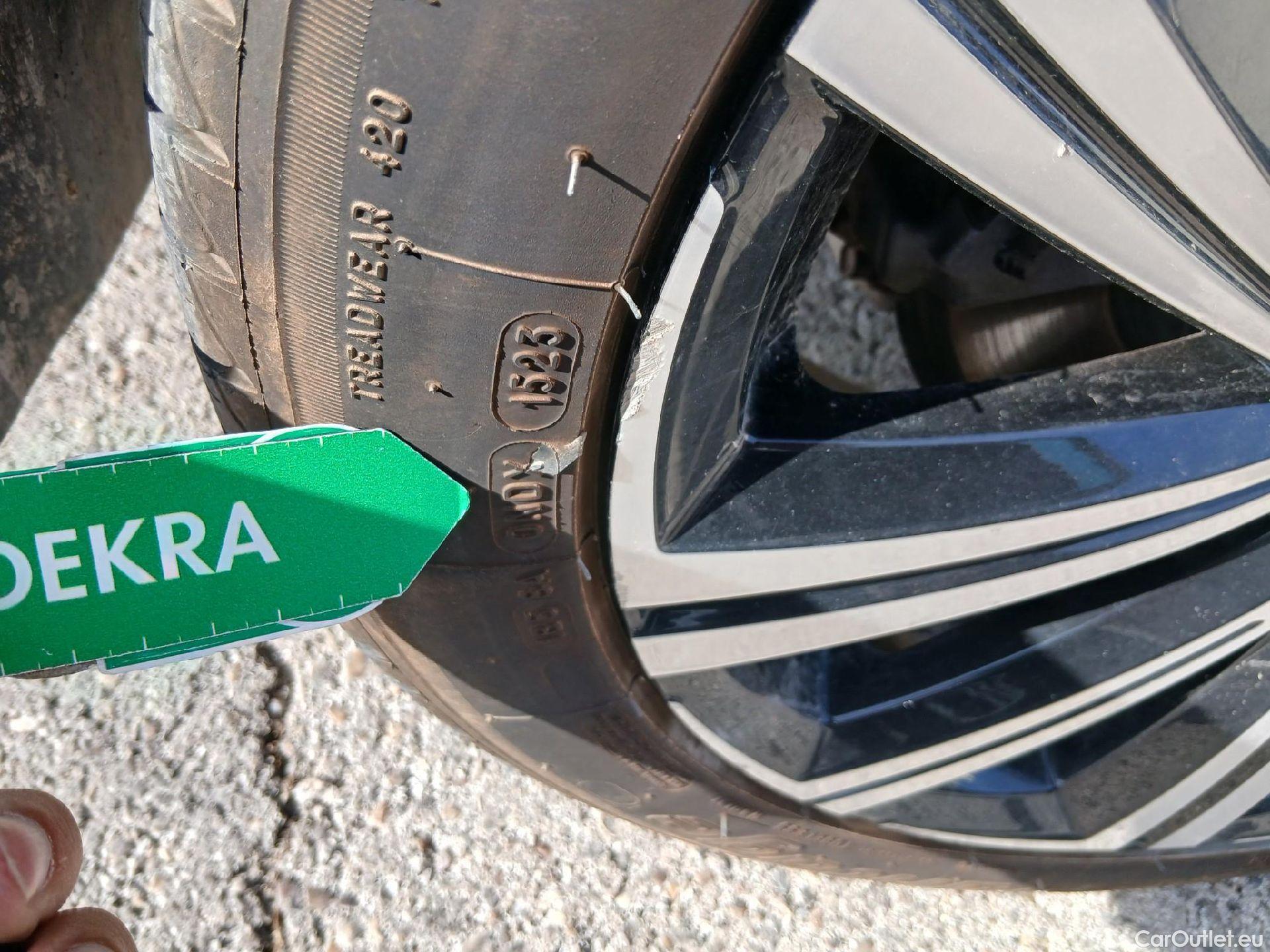 Toyota  Corolla TOYOTA  / 2020 / 5P / berlina con portón 1.8 125H STYLE E-CVT #9