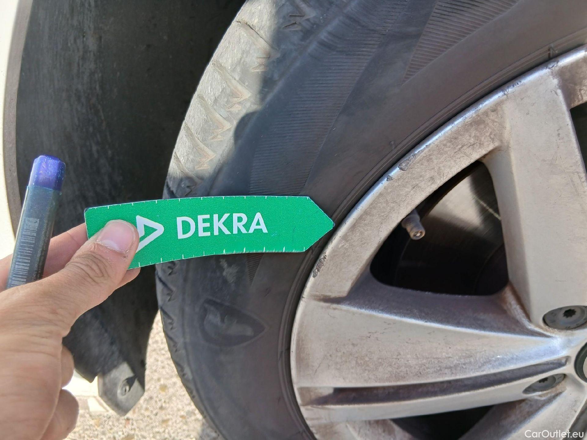 Volkswagen  Golf  VOLKSWAGEN / 2020 / 5P / berlina con portón 2.0 TDI 85kW (115CV) #21