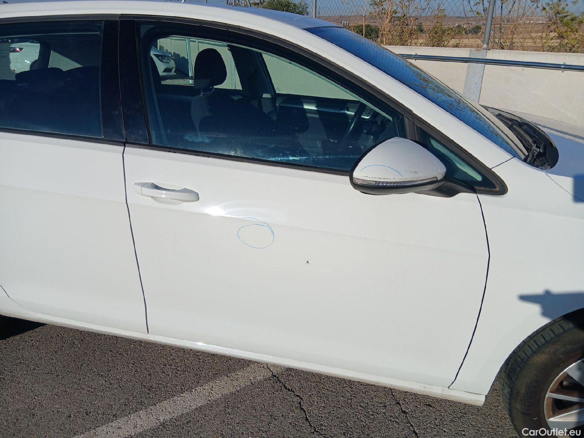 Volkswagen  Golf  VOLKSWAGEN / 2016 / 5P / berlina con portón Ready2Go 1.0 TSI 85kW (115CV) #27