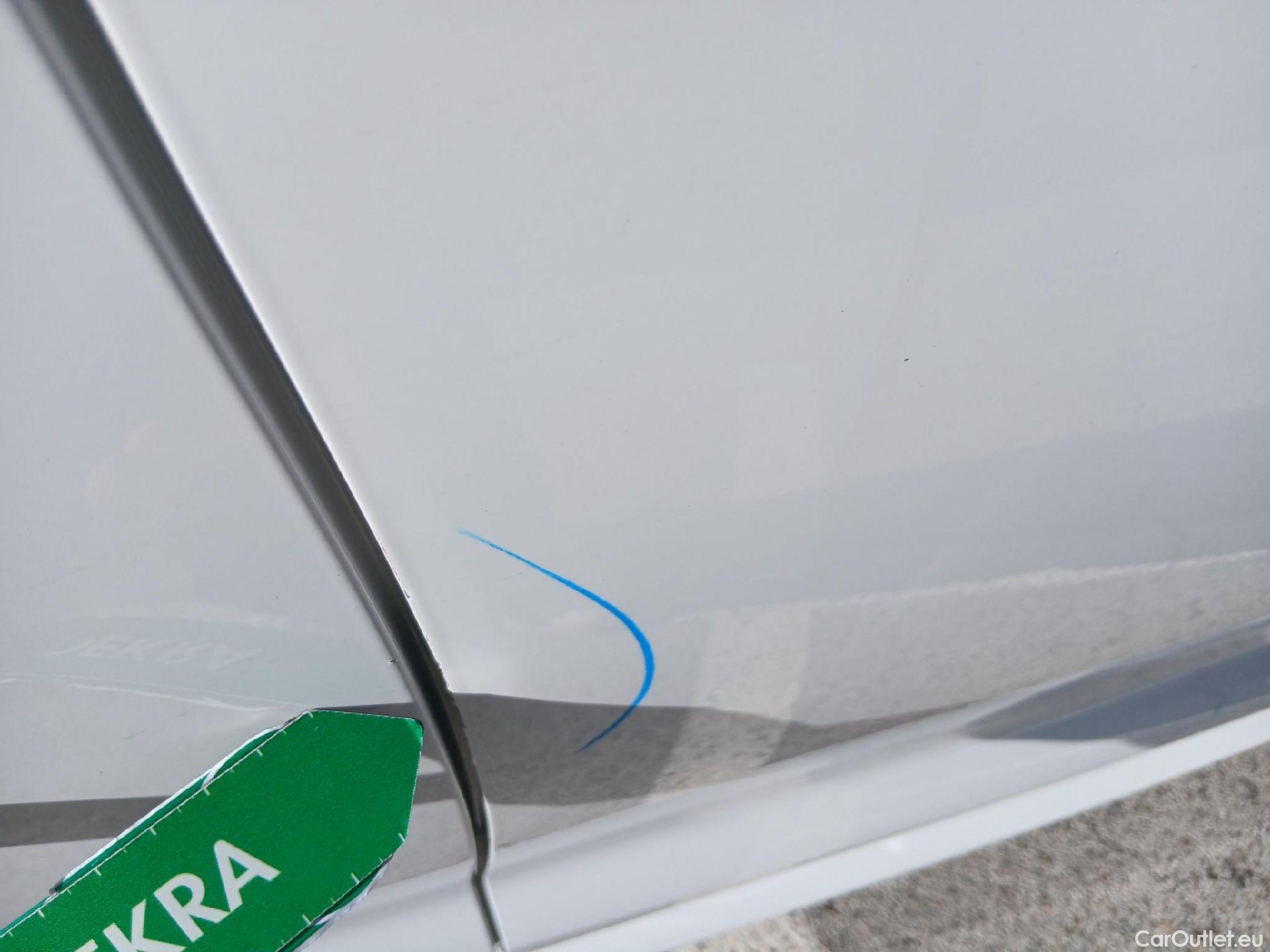 Toyota  Corolla TOYOTA  / 2020 / 5P / berlina con portón 1.8 125H STYLE E-CVT #38