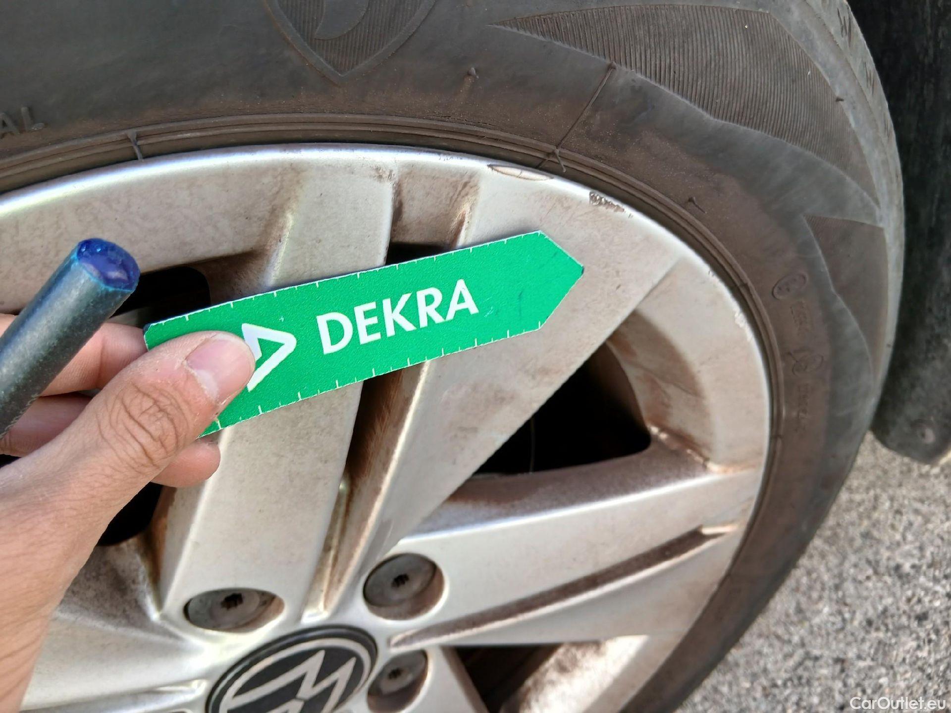 Volkswagen  Golf  VOLKSWAGEN / 2020 / 5P / berlina con portón 2.0 TDI 85kW (115CV) #8