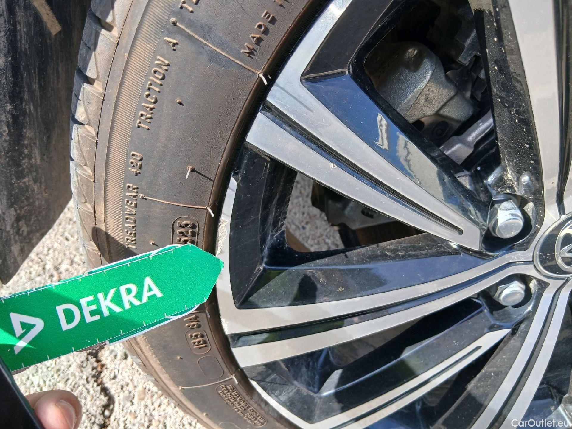 Toyota  Corolla TOYOTA  / 2020 / 5P / berlina con portón 1.8 125H STYLE E-CVT #8