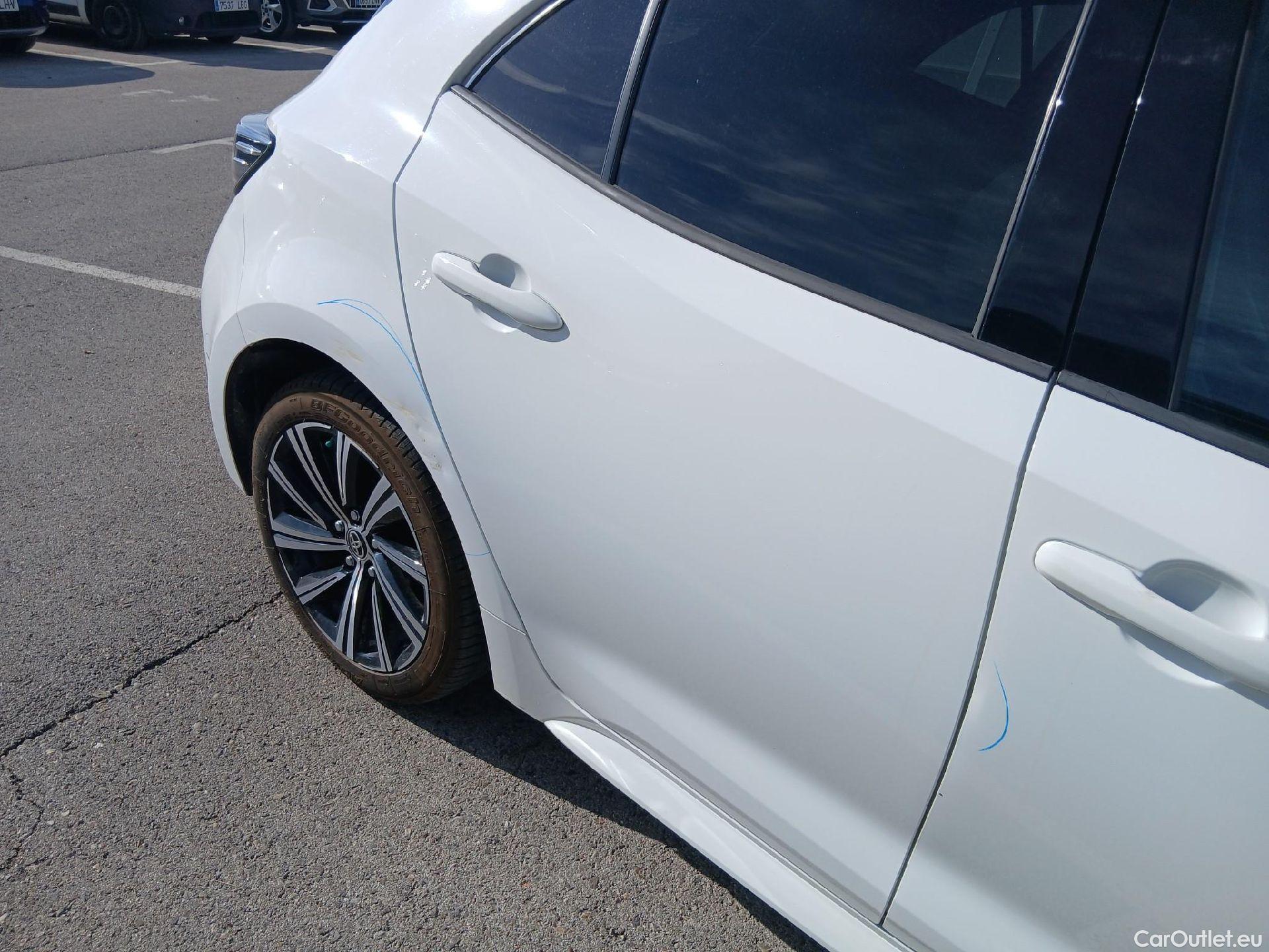 Toyota  Corolla TOYOTA  / 2020 / 5P / berlina con portón 1.8 125H STYLE E-CVT #42