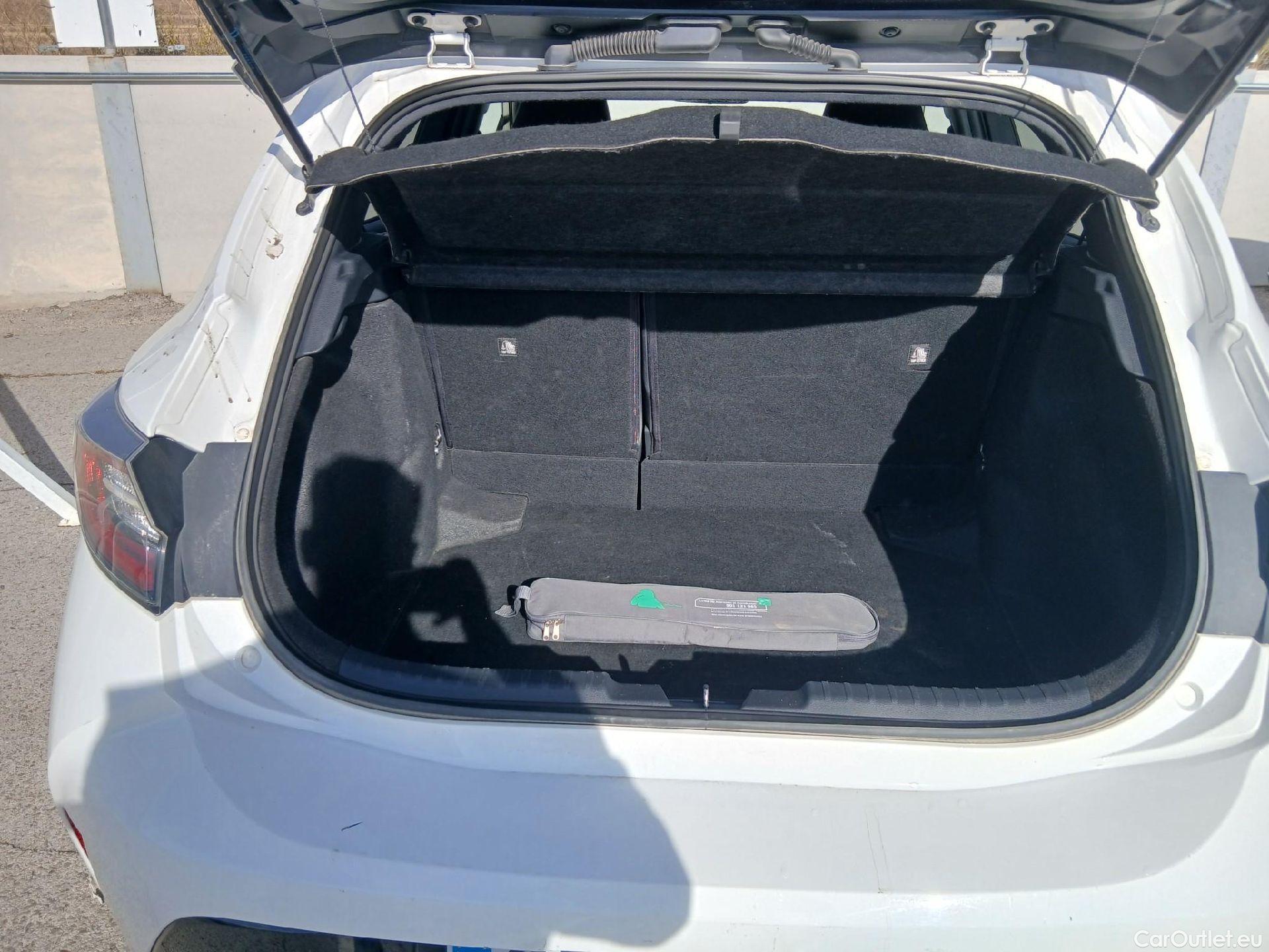 Toyota  Corolla TOYOTA  / 2020 / 5P / berlina con portón 1.8 125H STYLE E-CVT #8