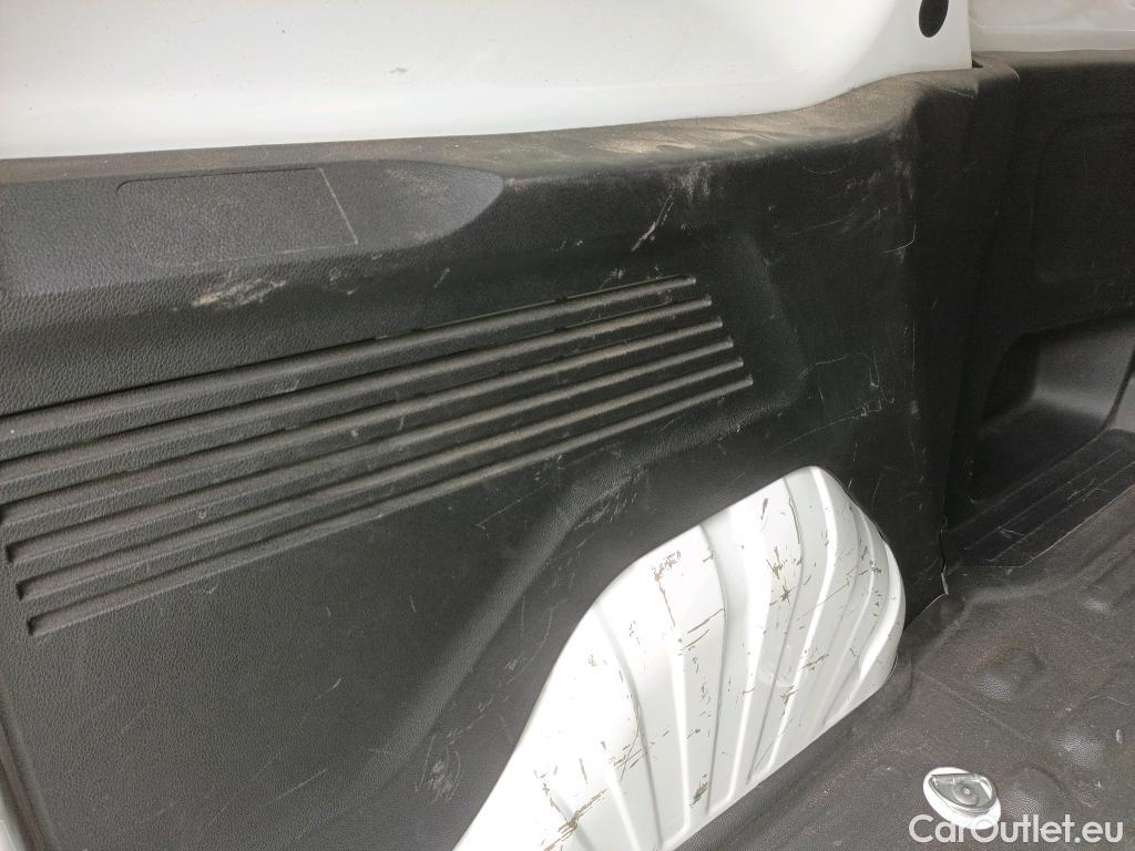 Peugeot  Partner PEUGEOT  / 2018 / 3P / furgón derivado de turismo Pro Standard 600kg PureTech 81kW #25