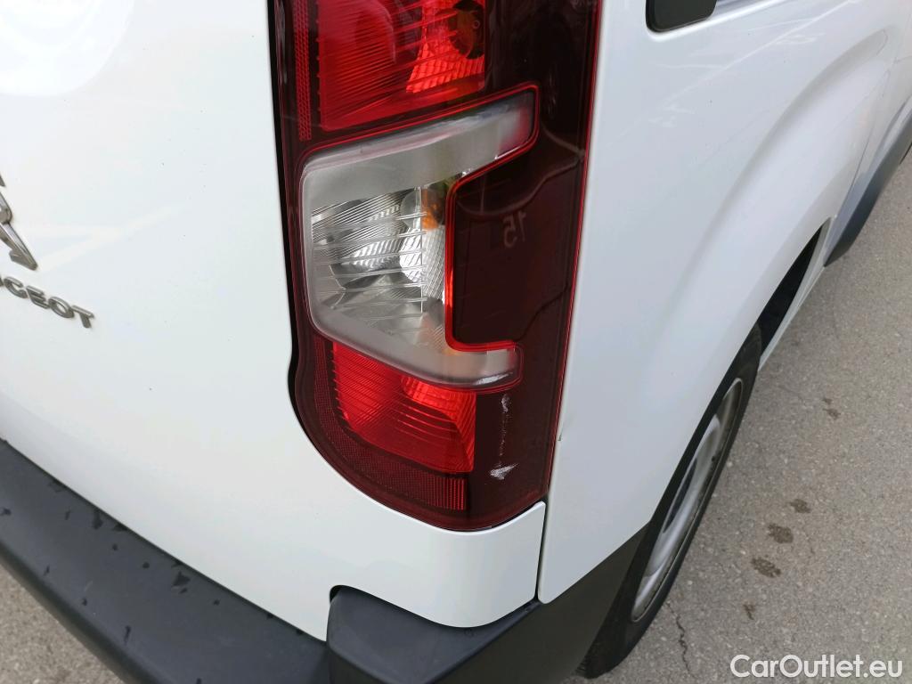 Peugeot  Partner PEUGEOT  / 2018 / 3P / furgón derivado de turismo Pro Standard 600kg PureTech 81kW #32