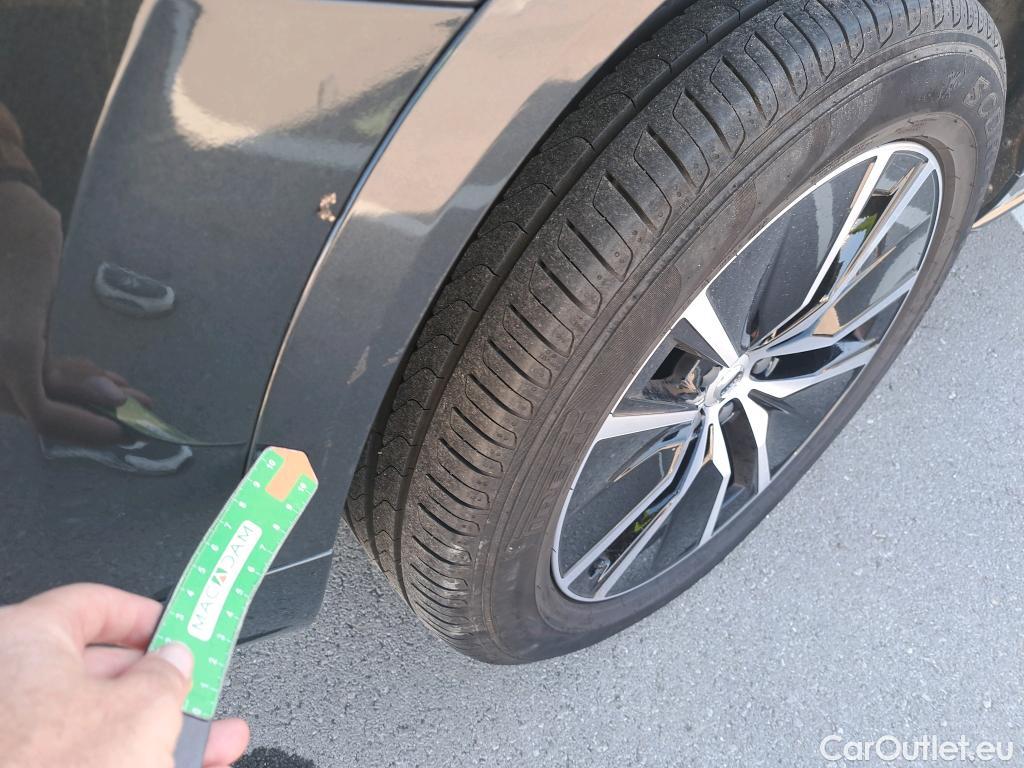 Volvo  XC90 VOLVO  / 2019 / 5P / todoterreno 2.0 B5 D AWD Momentum Pro Auto #32