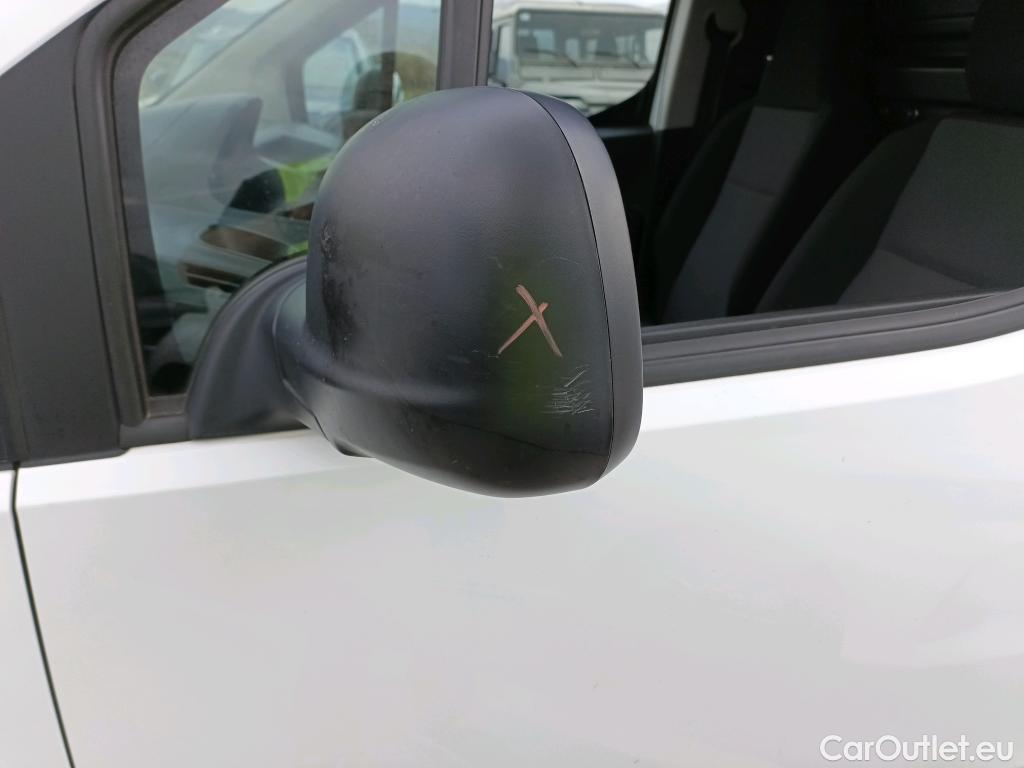 Peugeot  Partner PEUGEOT  / 2018 / 3P / furgón derivado de turismo Pro Standard 600kg PureTech 81kW #28