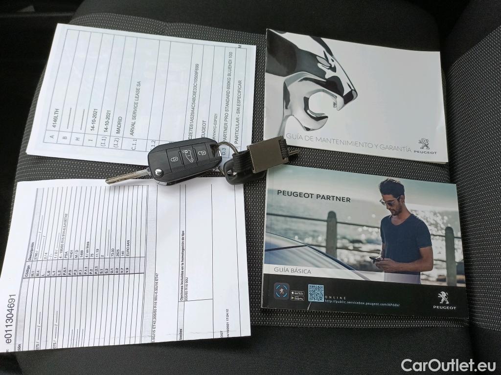 Peugeot  Partner PEUGEOT  / 2018 / 3P / furgón derivado de turismo Pro Standard 600kg PureTech 81kW #9