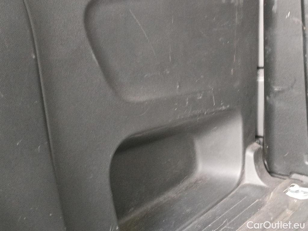 Peugeot  Partner PEUGEOT  / 2018 / 3P / furgón derivado de turismo Pro Standard 600kg PureTech 81kW #19