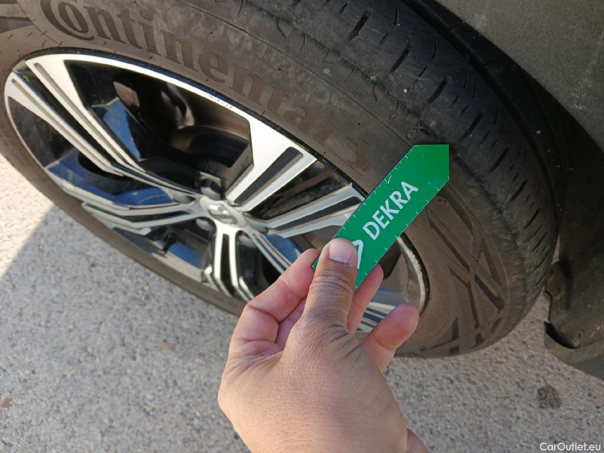 Volvo  XC 40 VOLVO XC40 / 2017 / 5P / todoterreno 1.5 T4 Twin Recharge Inscription Auto #7