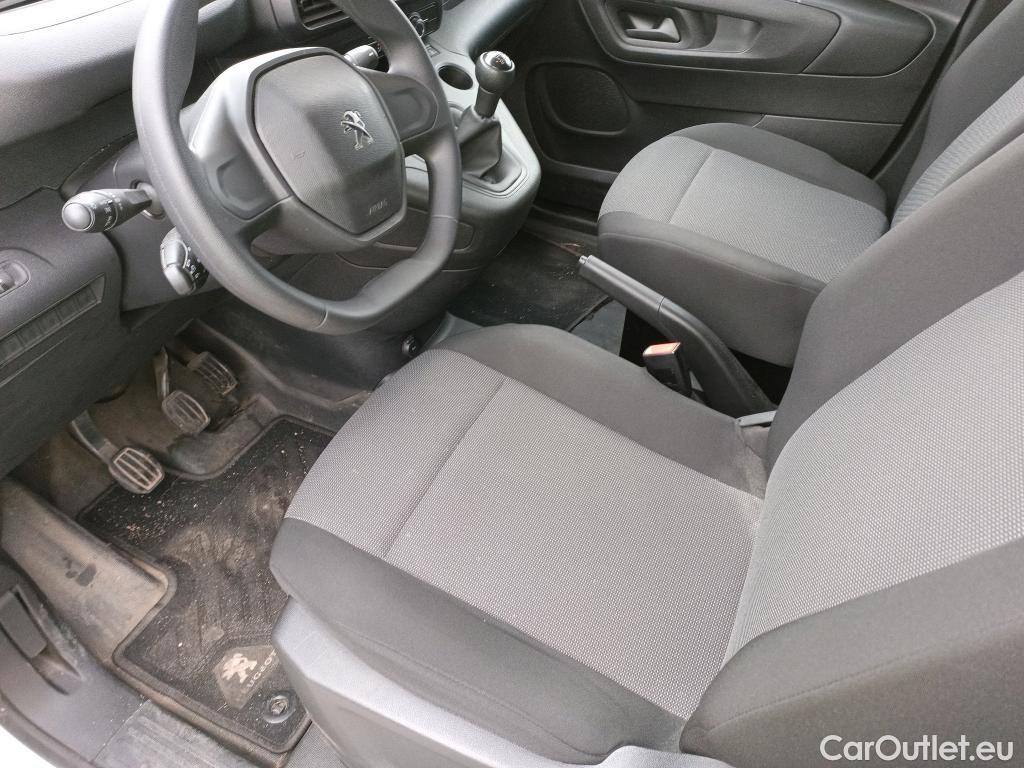 Peugeot  Partner PEUGEOT  / 2018 / 3P / furgón derivado de turismo Pro Standard 600kg PureTech 81kW #36