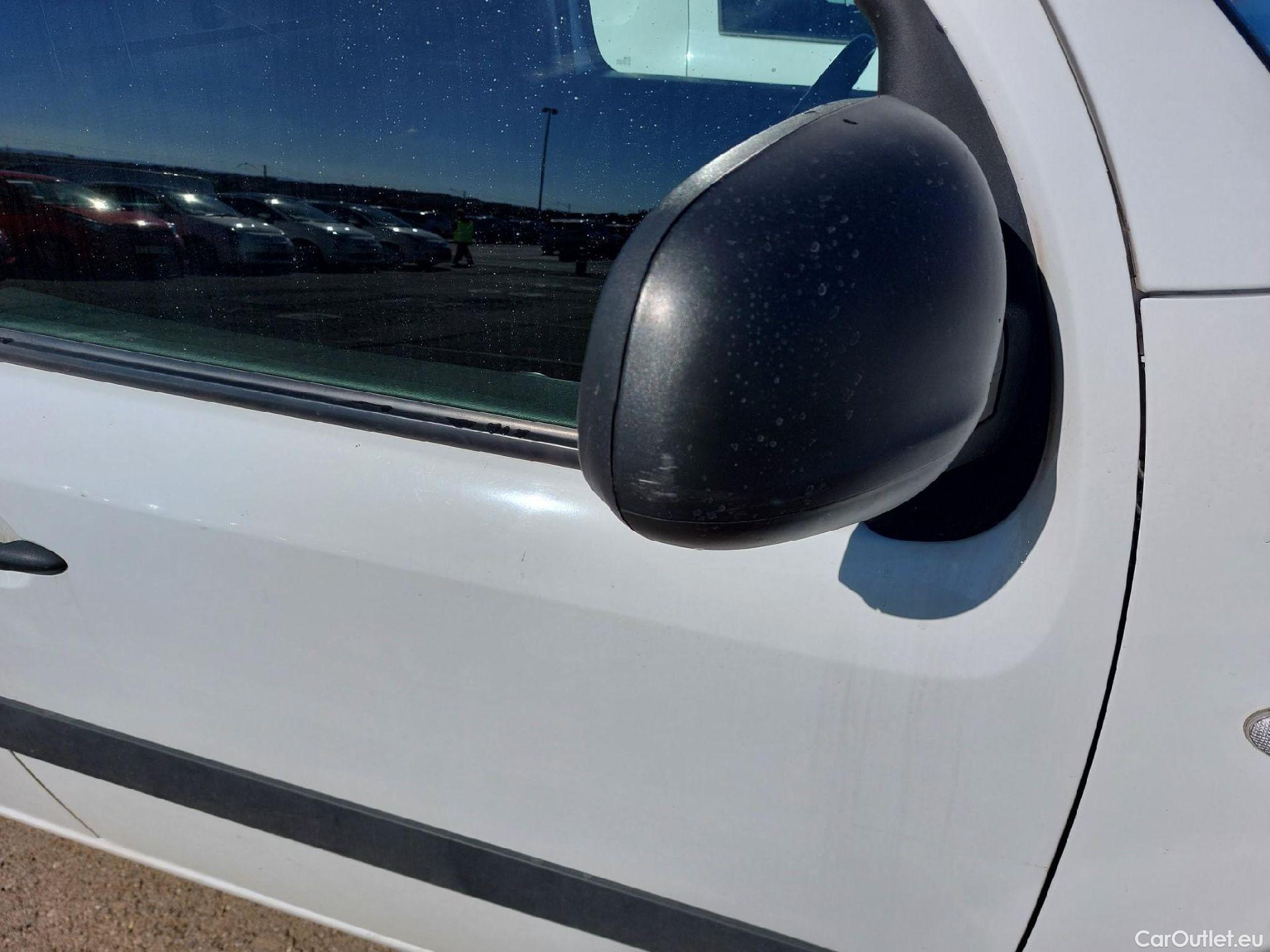 Mercedes  Citan MERCEDES-BENZ  / 2012 / 4P / furgón derivado de turismo 109 CDI Furgón Largo #15