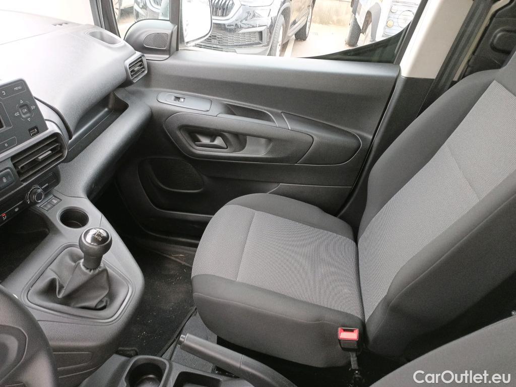Peugeot  Partner PEUGEOT  / 2018 / 3P / furgón derivado de turismo Pro Standard 600kg PureTech 81kW #37