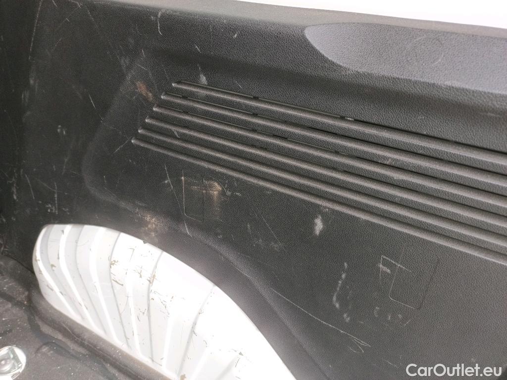 Peugeot  Partner PEUGEOT  / 2018 / 3P / furgón derivado de turismo Pro Standard 600kg PureTech 81kW #23