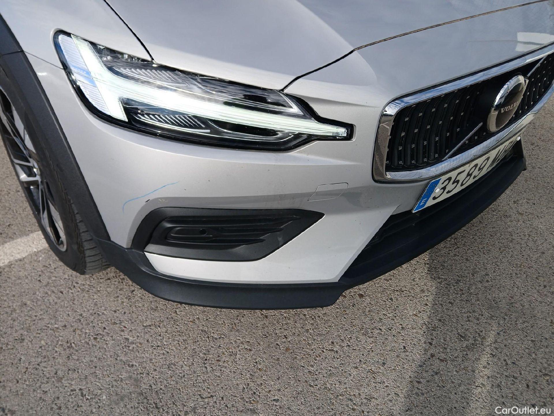 Volvo  V60 VOLVO  Cross Country / 2018 / 5P / familiar 2.0 B4 (D) AWD Cross Country Core Auto #3