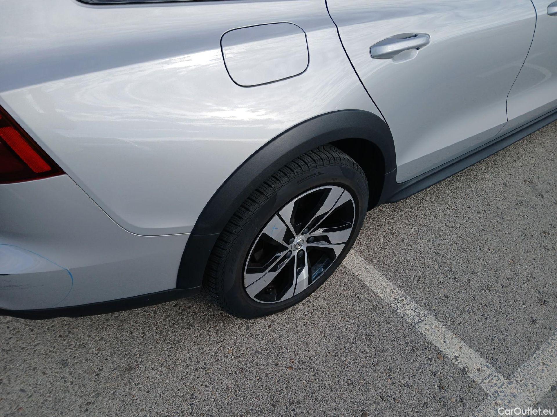 Volvo  V60 VOLVO  Cross Country / 2018 / 5P / familiar 2.0 B4 (D) AWD Cross Country Core Auto #28