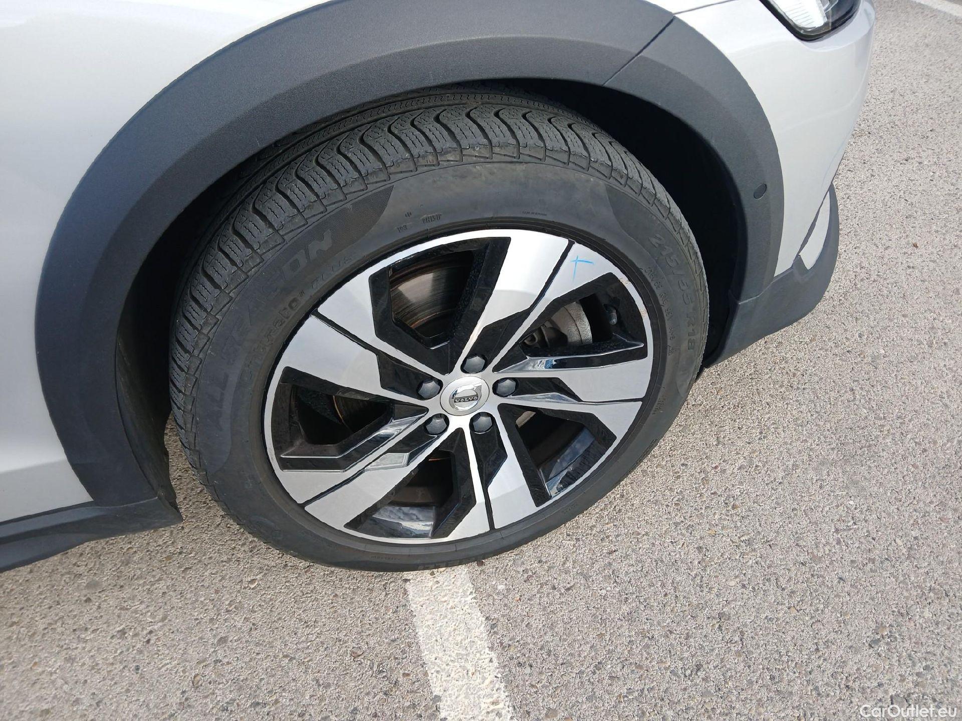 Volvo  V60 VOLVO  Cross Country / 2018 / 5P / familiar 2.0 B4 (D) AWD Cross Country Core Auto #32